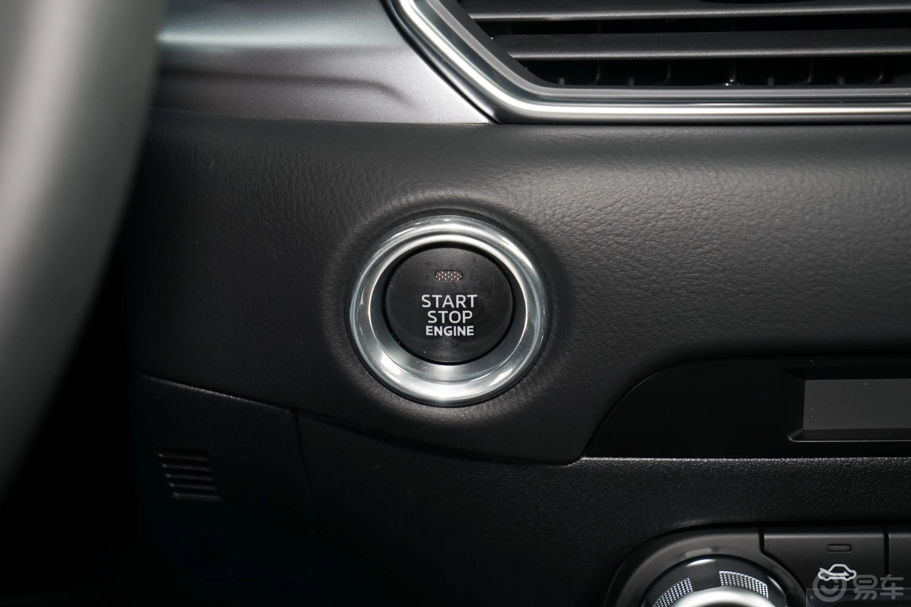 马自达CX-52.5L 手自一体 两驱 智慧型钥匙孔或一键启动按键