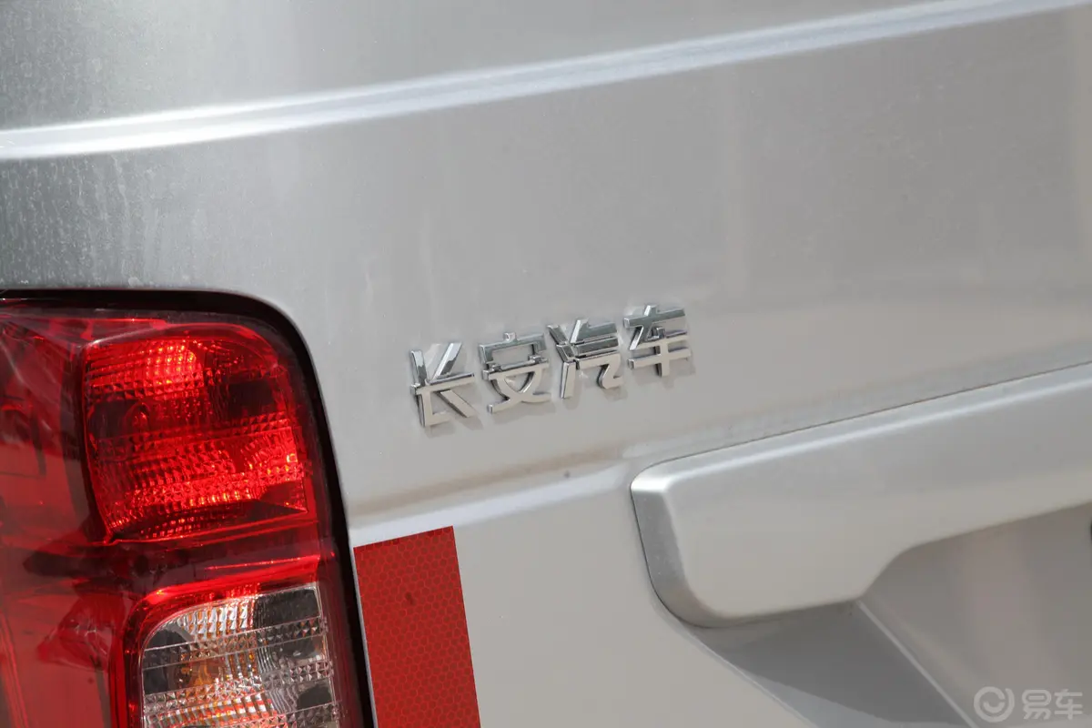 睿行M601.6L 手动 厢货基本型CNG 2座 国VI外观