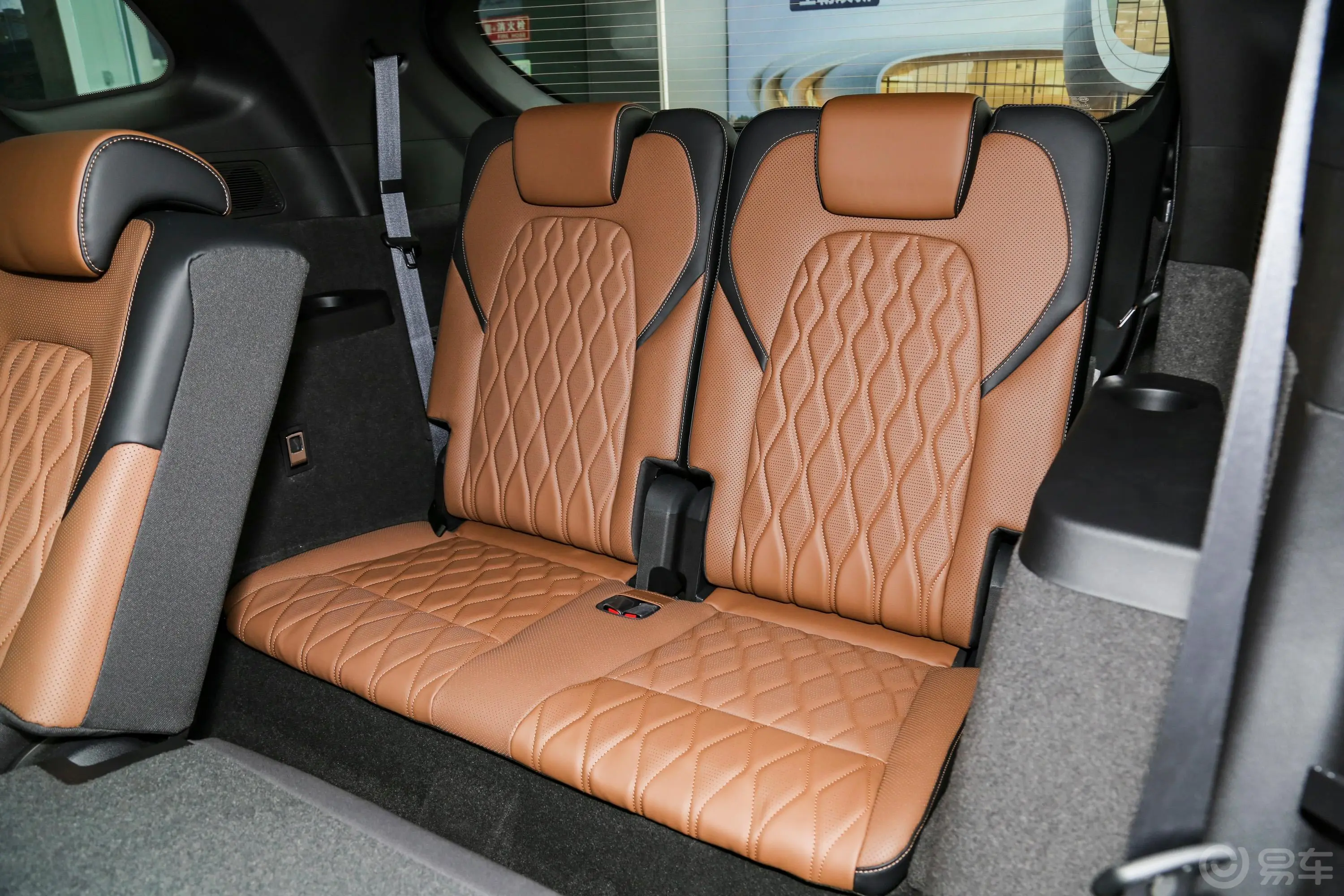 唐新能源DM-i 1.5T 112KM 前驱尊贵型第三排座椅