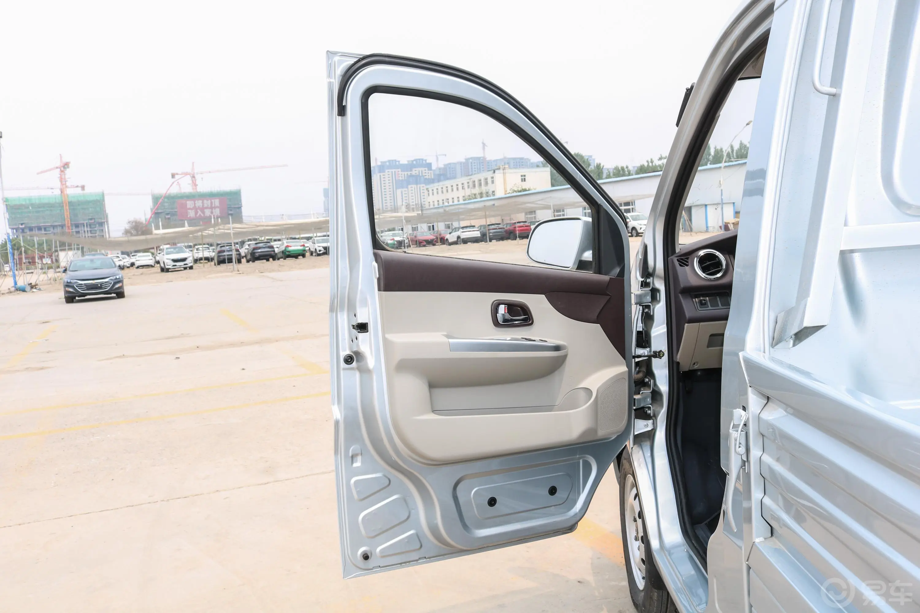 长安星卡1.5L 长轴版 单排 标准型驾驶员侧前车门