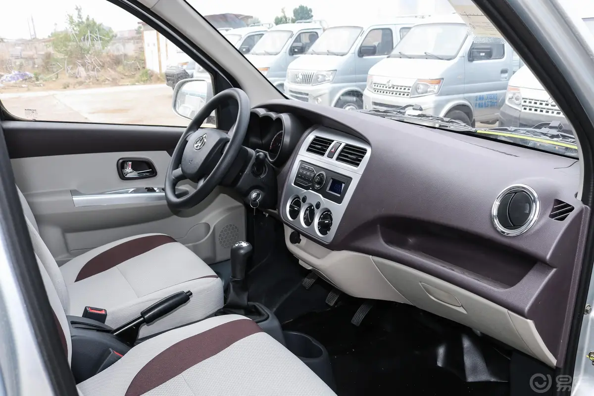 长安星卡1.5L 长轴版 单排 复合板厢货基本型内饰全景副驾驶员方向