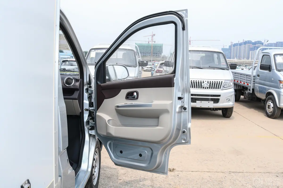 长安星卡1.5L 长轴版 单排 复合板厢货基本型副驾驶员车门