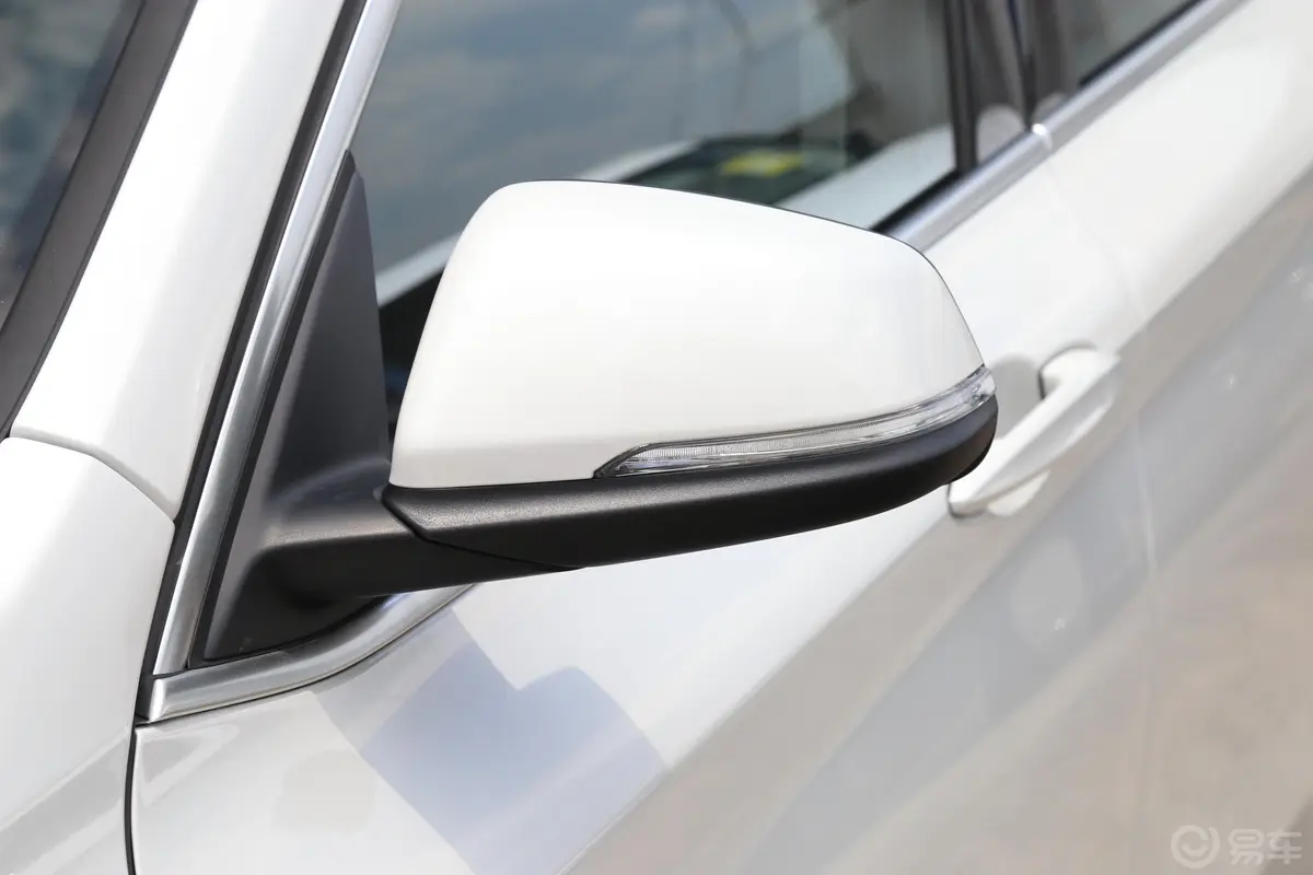 宝马X1改款 sDrive20Li 时尚型主驾驶后视镜背面