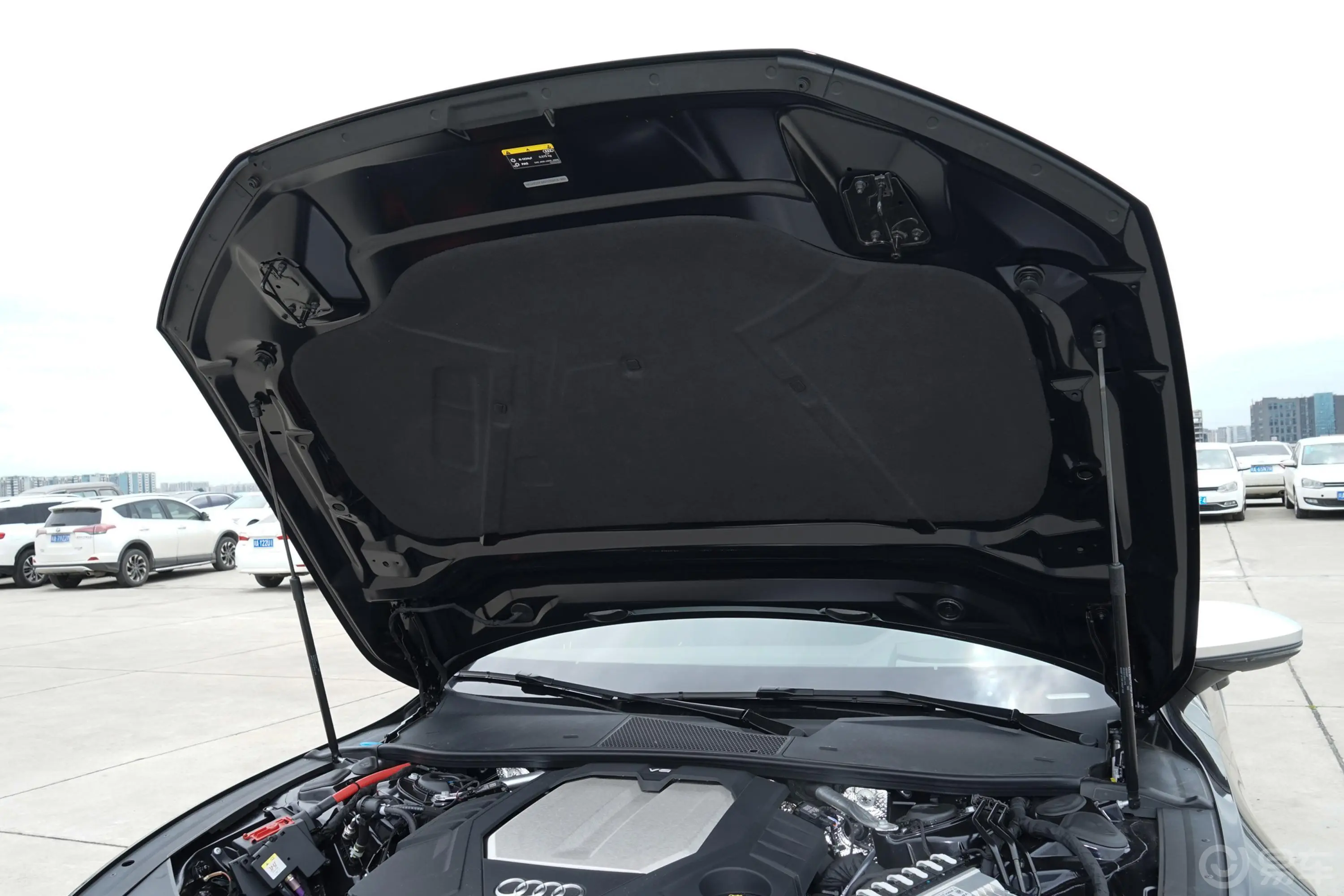 奥迪RS 7RS 7 4.0T Sportback发动机舱盖内侧
