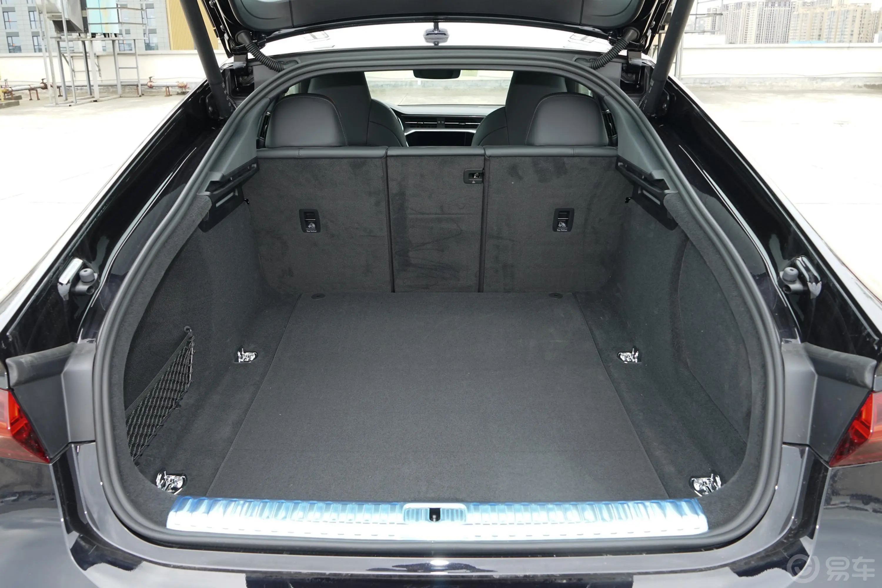 奥迪RS 7RS 7 4.0T Sportback后备厢空间特写