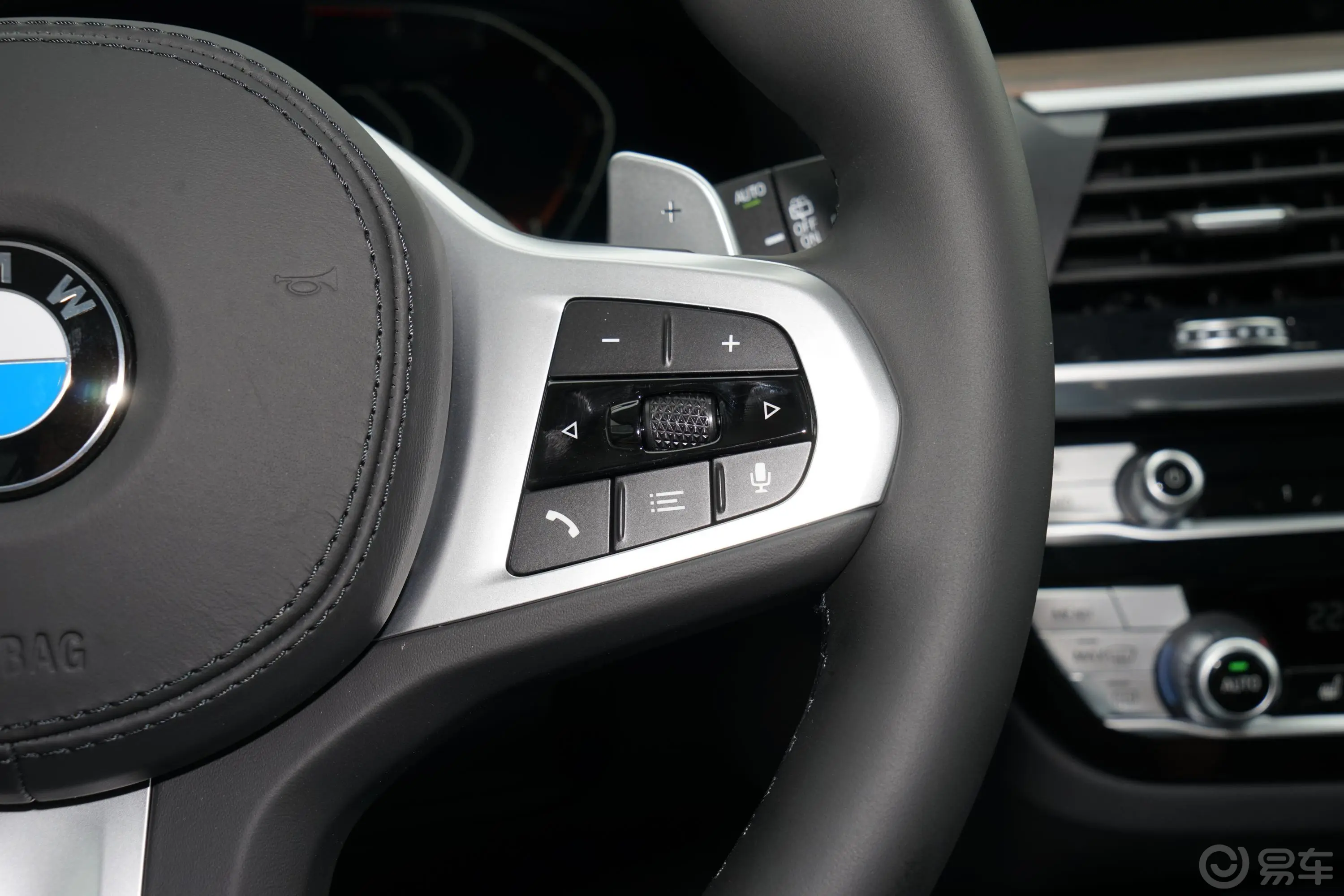 宝马X3改款 xDrive 28i M运动套装右侧方向盘功能按键