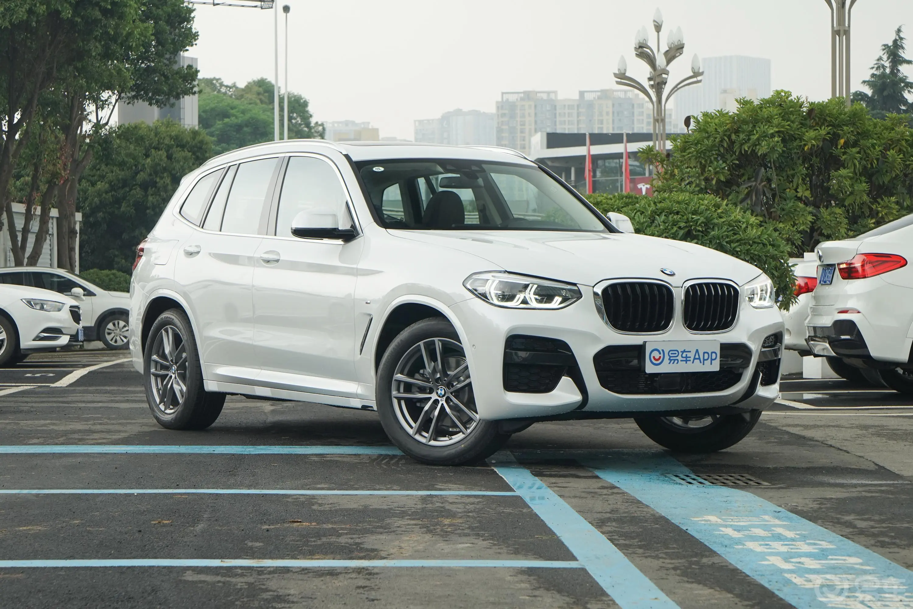 宝马X3改款 xDrive 28i M运动套装侧前45度车头向右水平