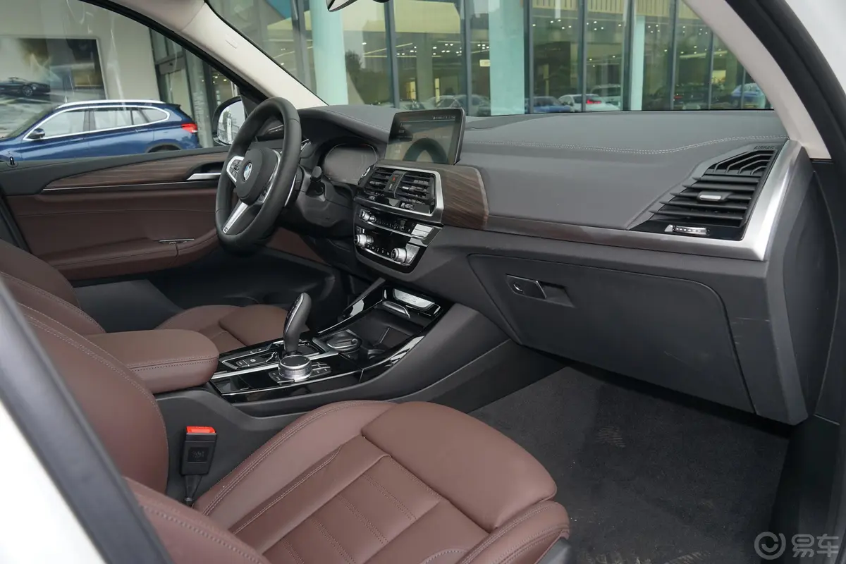 宝马X3改款 xDrive 28i M运动套装内饰全景副驾驶员方向