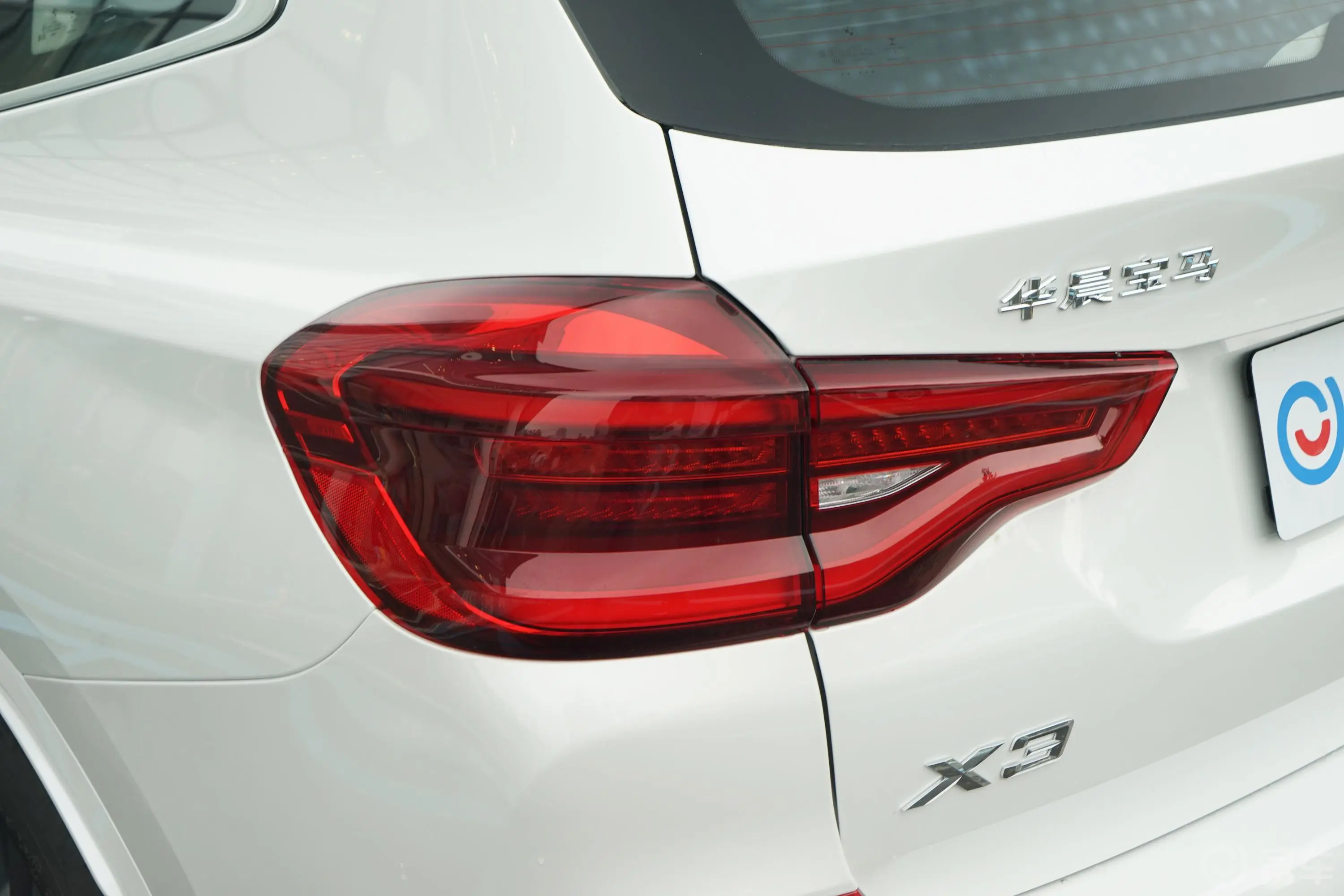 宝马X3改款 xDrive 28i M运动套装尾灯侧45度俯拍