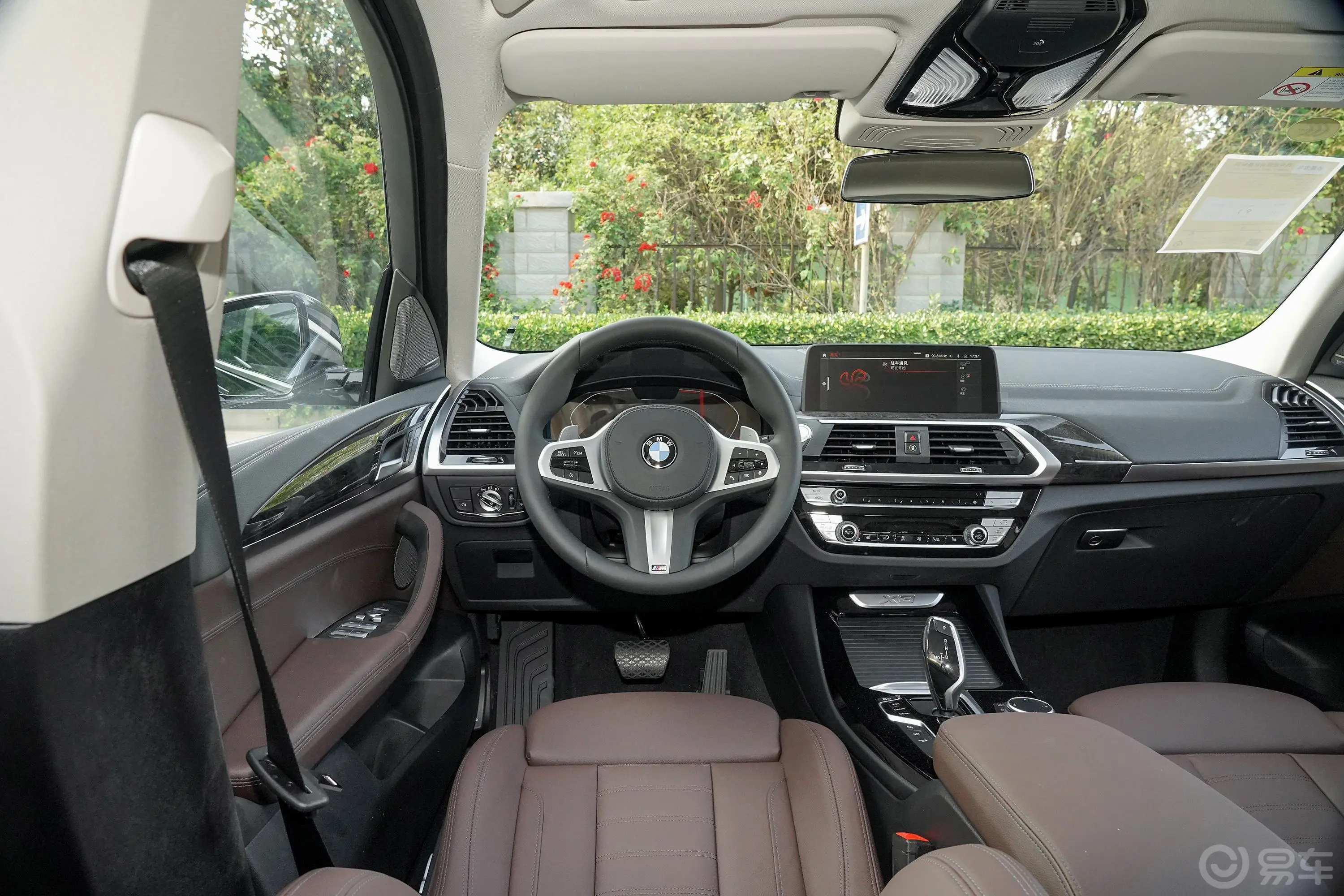 宝马X3改款 xDrive 30i 领先型 M运动套装驾驶位区域