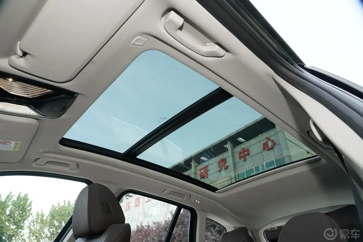 宝马X3改款 xDrive 30i 领先型 M运动套装天窗内拍关闭