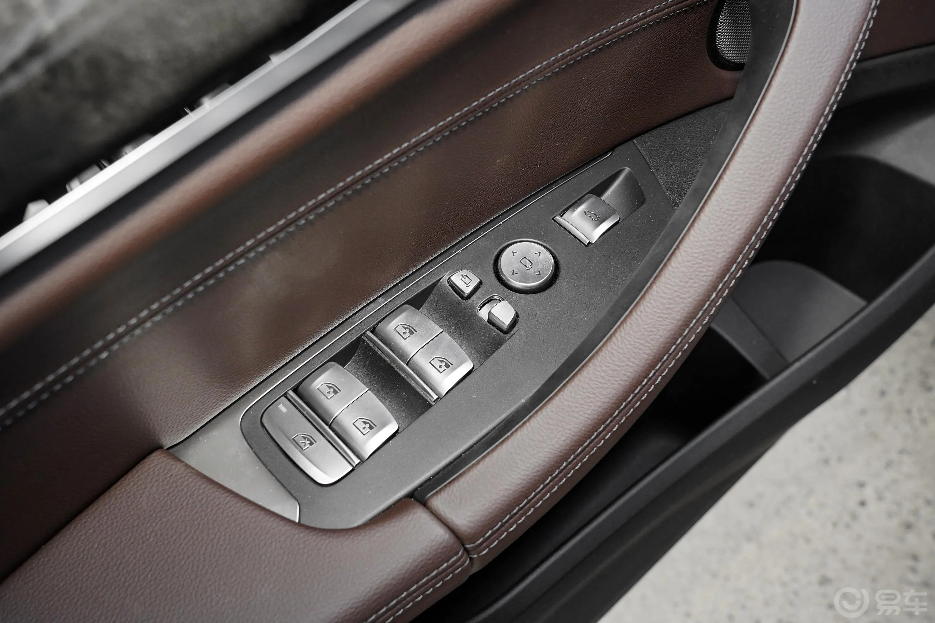 宝马X3改款 xDrive 30i 领先型 M运动套装车窗调节整体