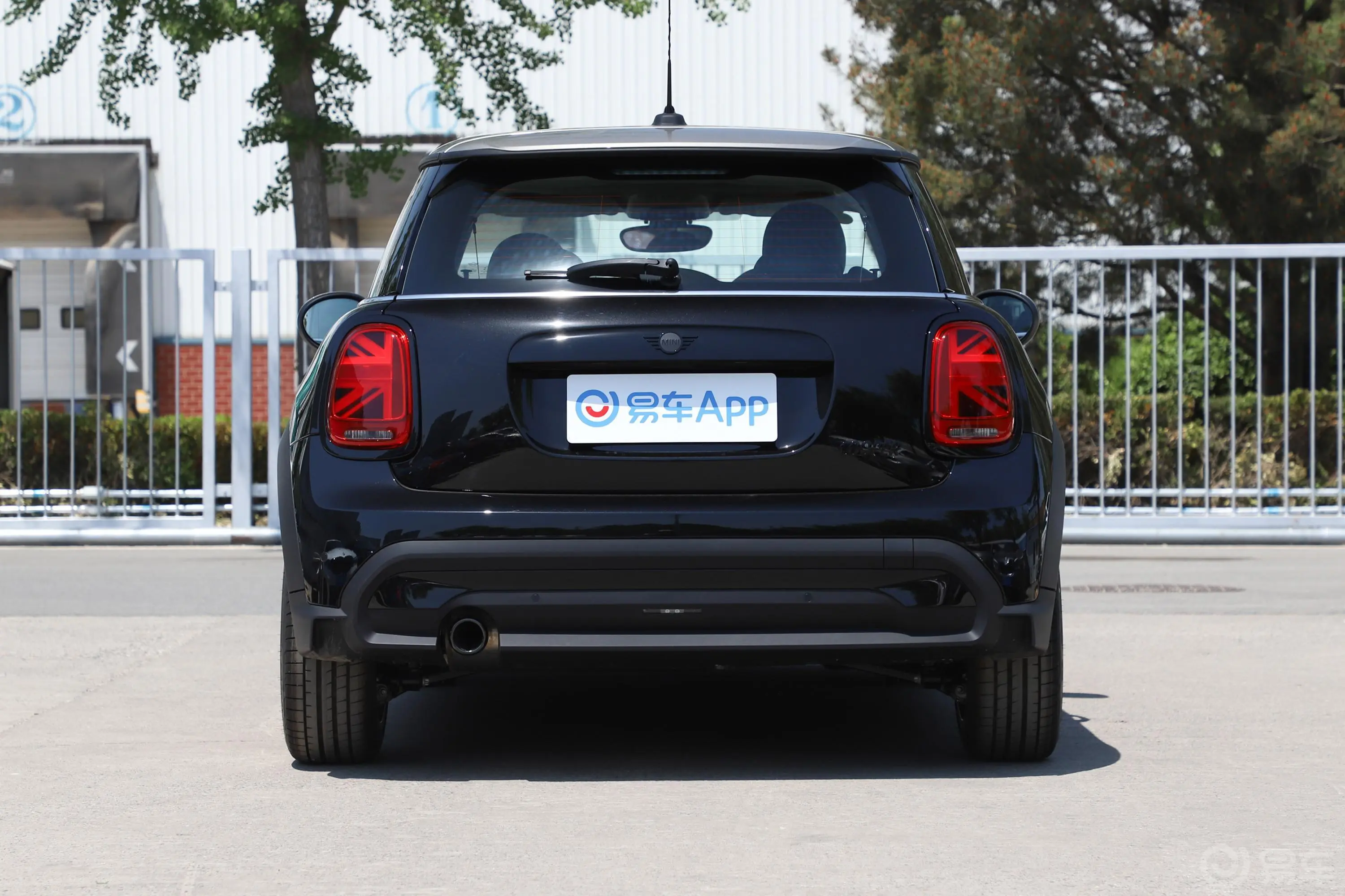 MINI1.5T COOPER 艺术家正后水平