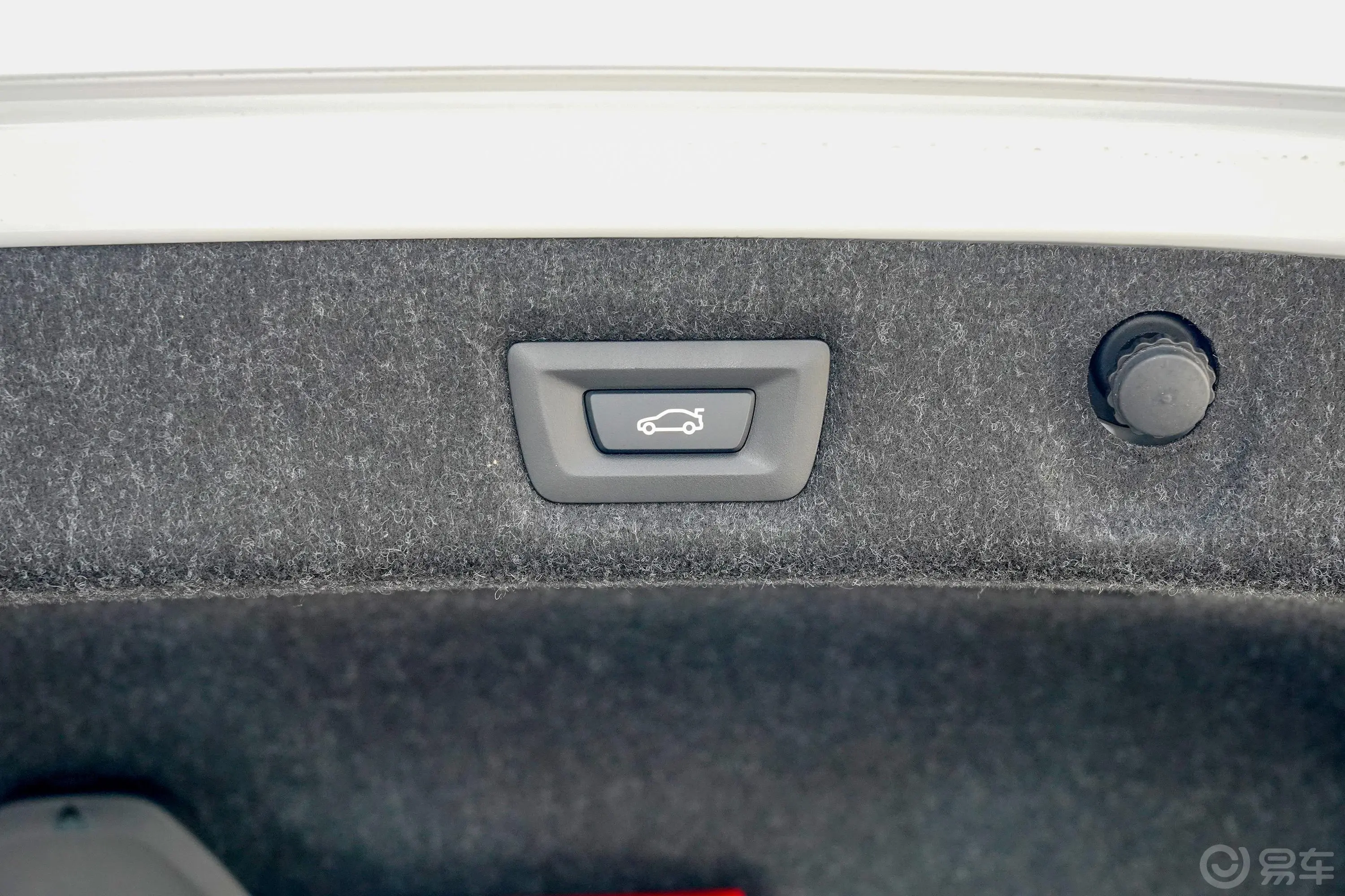 宝马5系改款 525Li 豪华套装电动尾门按键（手动扶手）