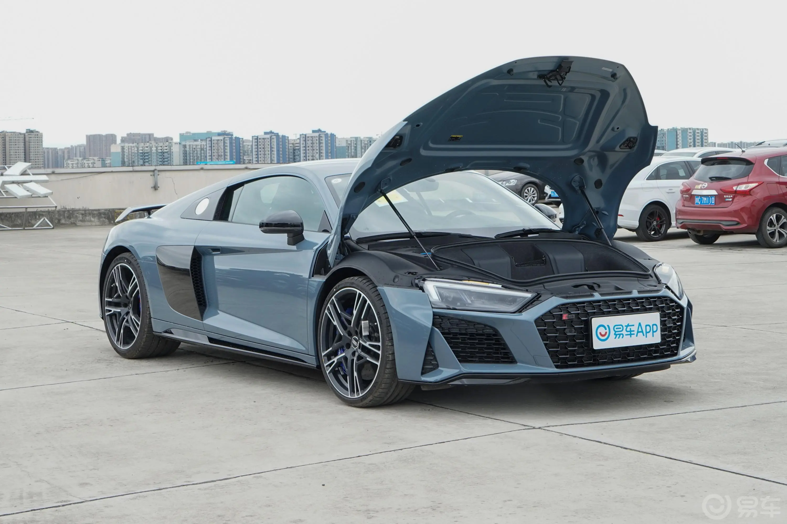 奥迪R8R8 V10 Coupe Performance后备厢开启45度侧拍