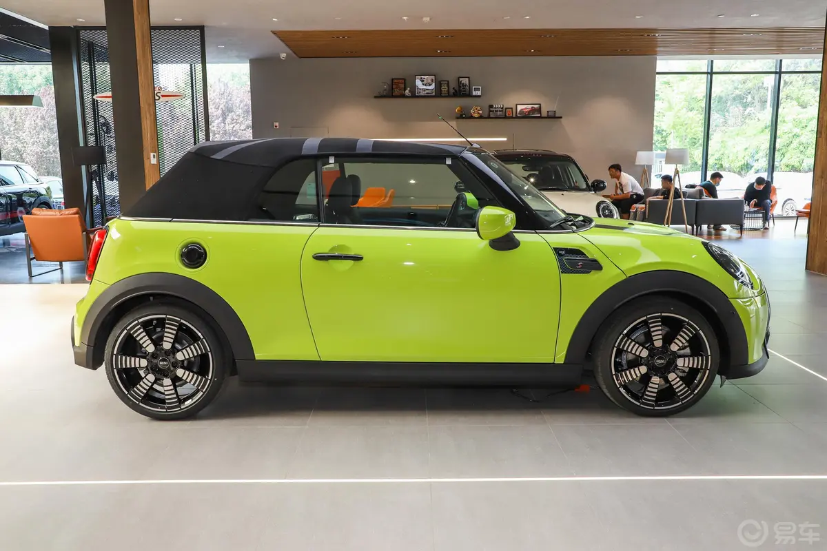 MINI CABRIO2.0T COOPER S CABRIO 艺术家正侧车头向右水平