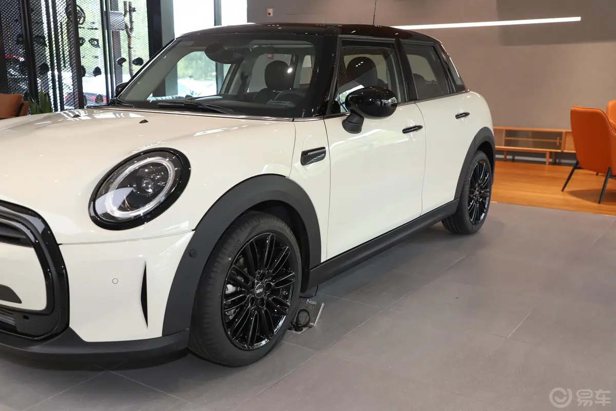 MINI1.5T COOPER 艺术家 五门版外观