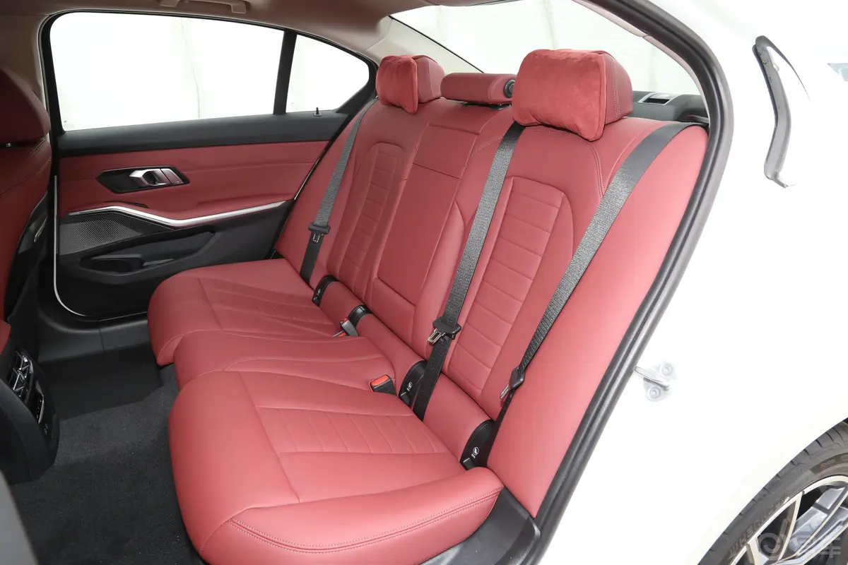 宝马3系改款2 325Li xDrive M运动套装后排座椅