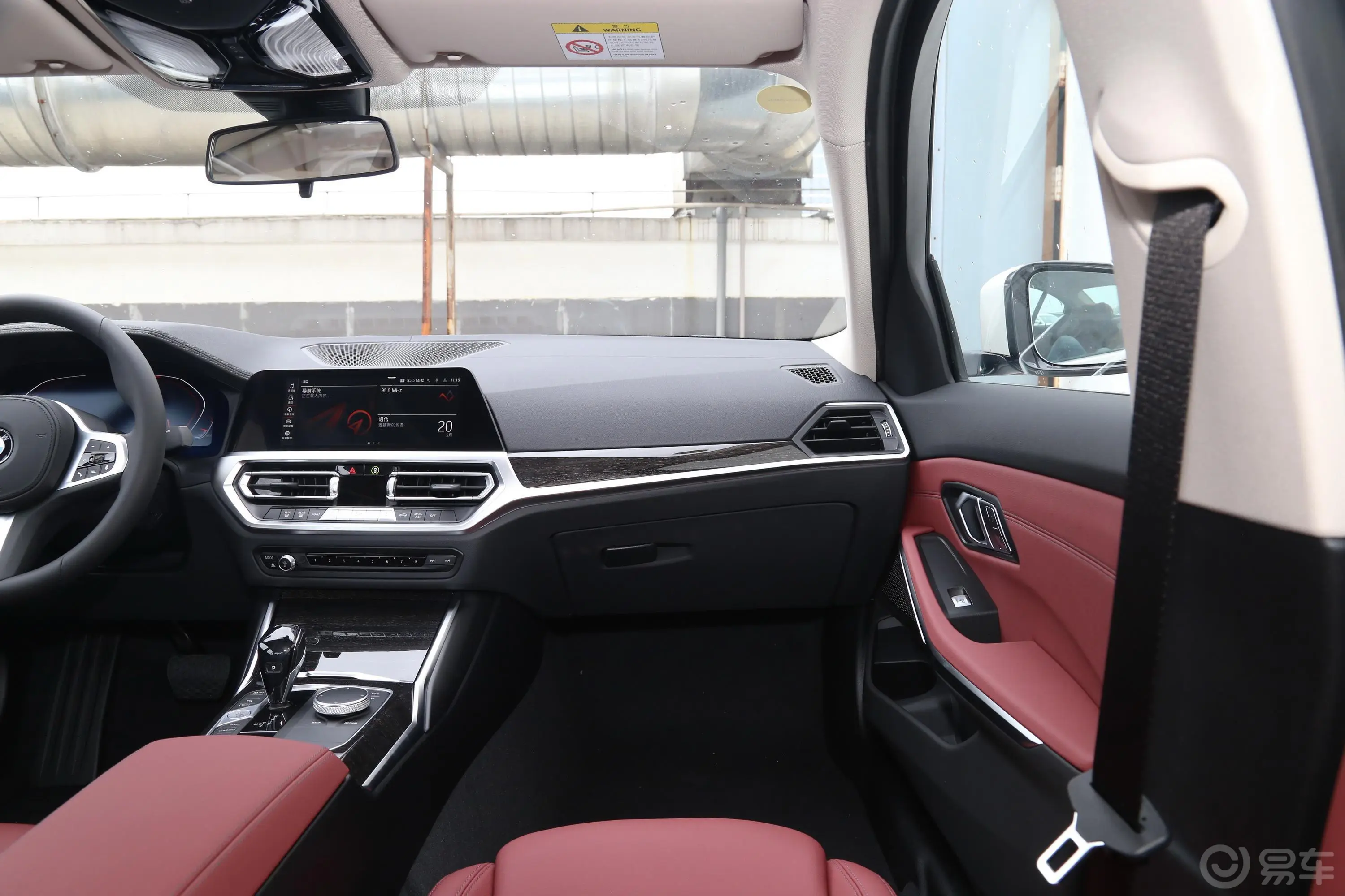 宝马3系改款2 325Li xDrive M运动套装副驾驶位区域