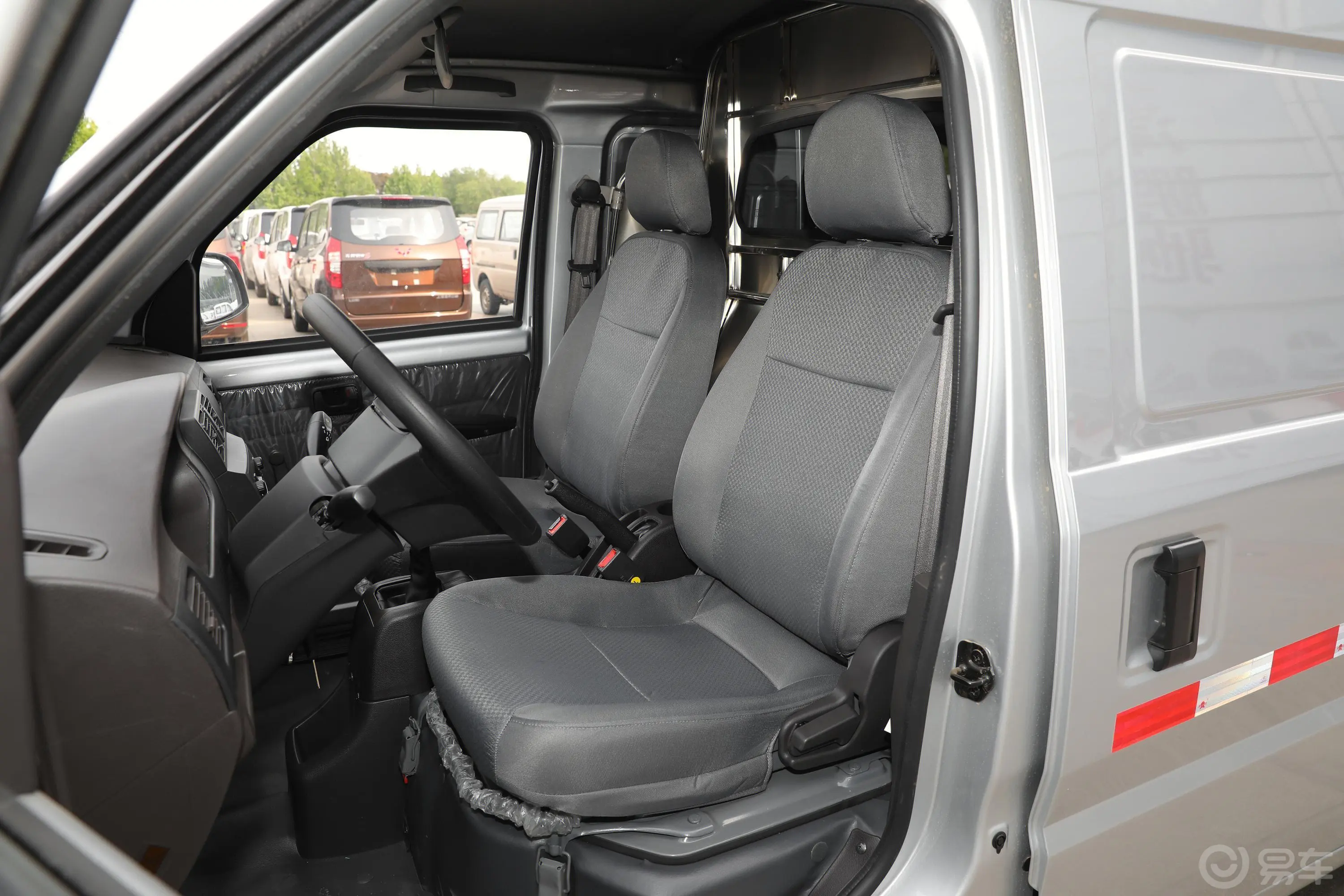 五菱荣光1.5L 手动 加长基本型 封窗车 2座 国VI驾驶员座椅
