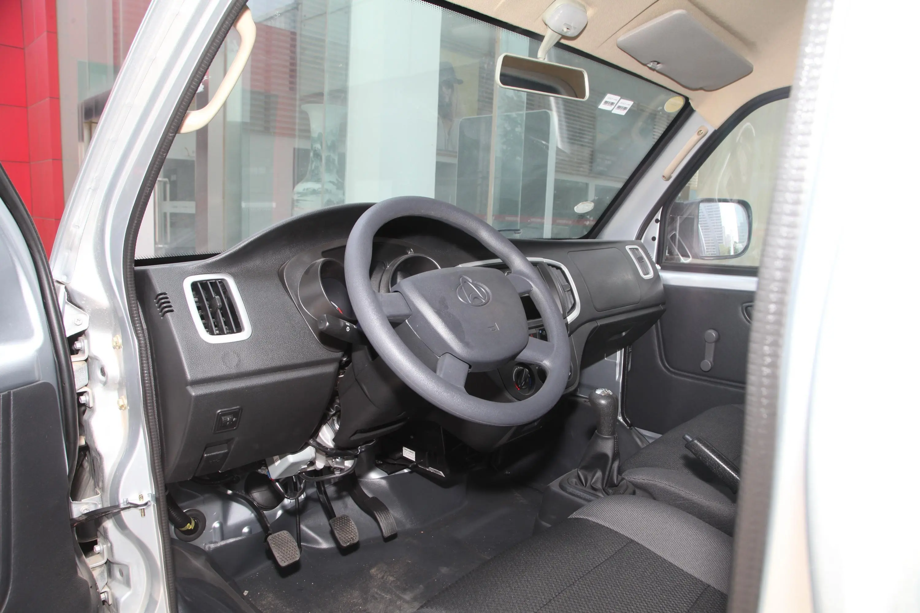 神骐T201.6L 手动 单排标准式运输车 标准型 CNG 国VI驾驶位区域