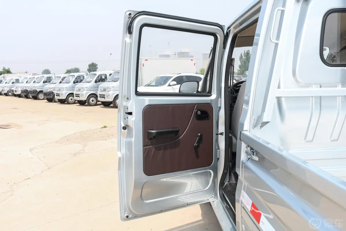 长安星卡1.5L 长轴版 双排 基本型驾驶员侧后车门