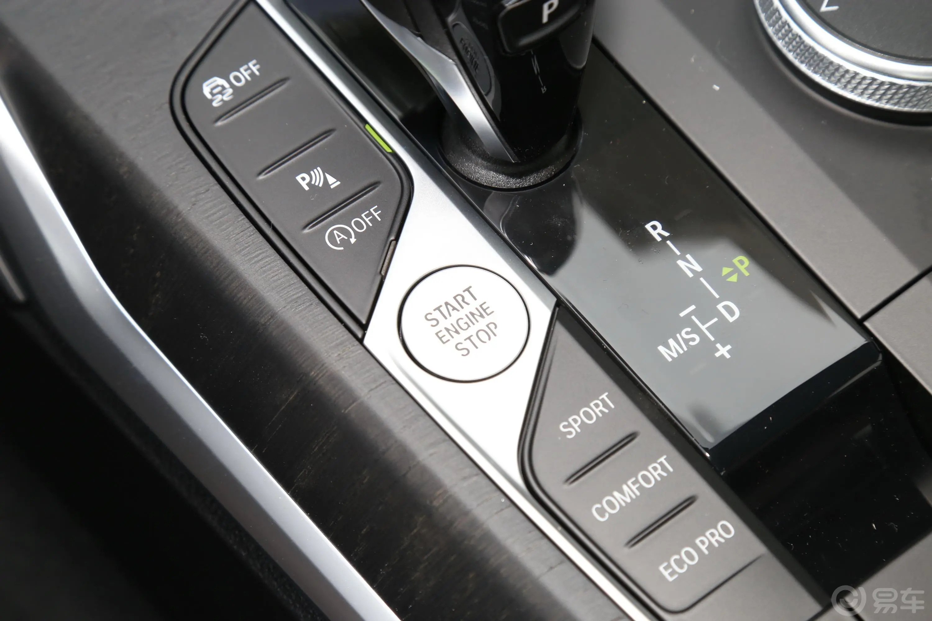宝马3系改款2 325i M运动套装钥匙孔或一键启动按键