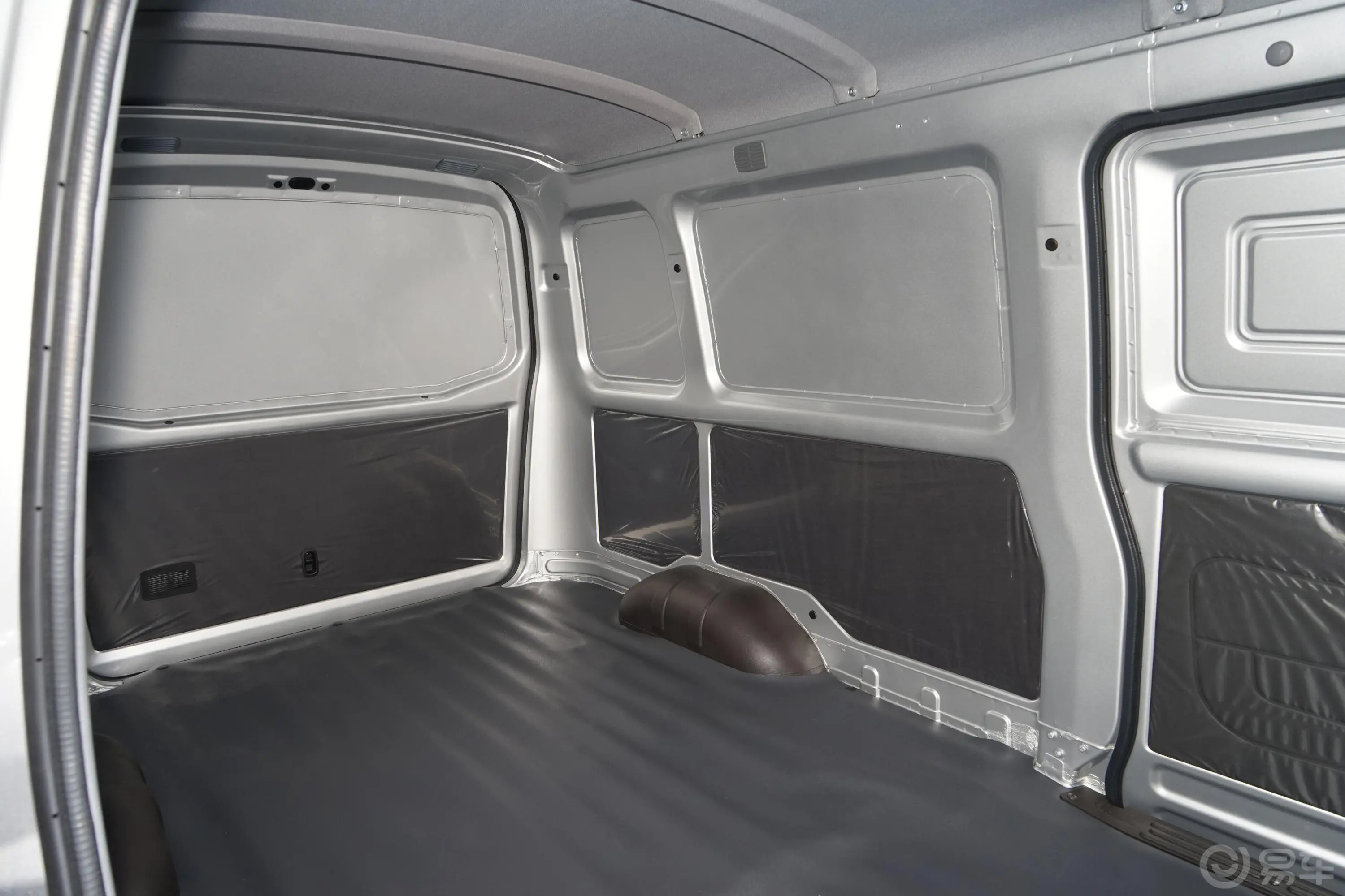 五菱荣光1.5L 手动 加长标准型 封窗车(空调版) 2座 国VI空间