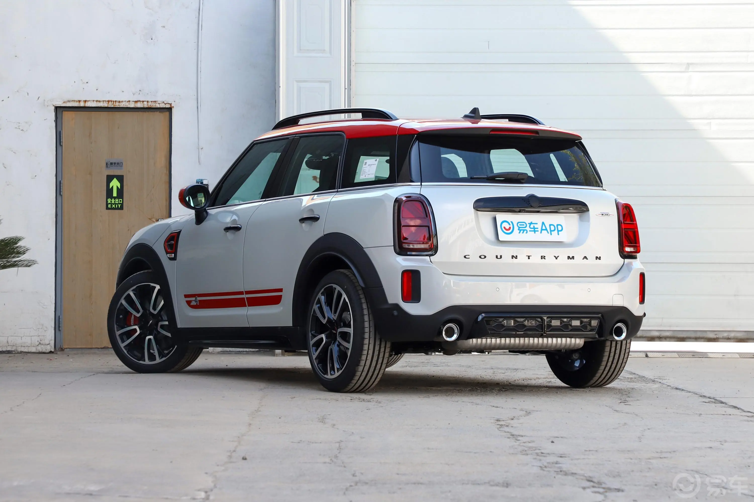 MINI JCW COUNTRYMAN2.0T JOHN COOPER WORKS ALL-IN侧后45度车头向左水平