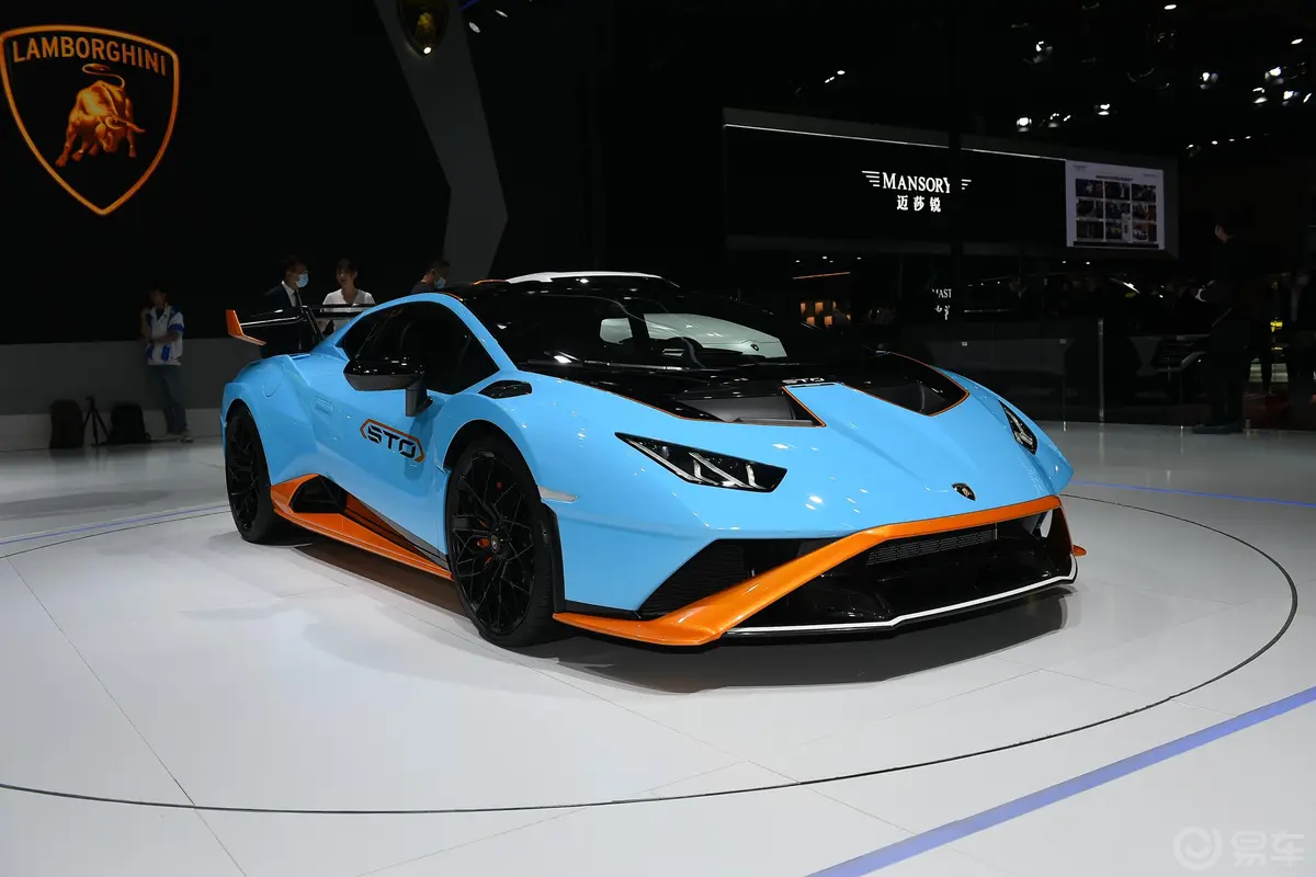 Huracán5.2L STO侧前45度车头向右水平