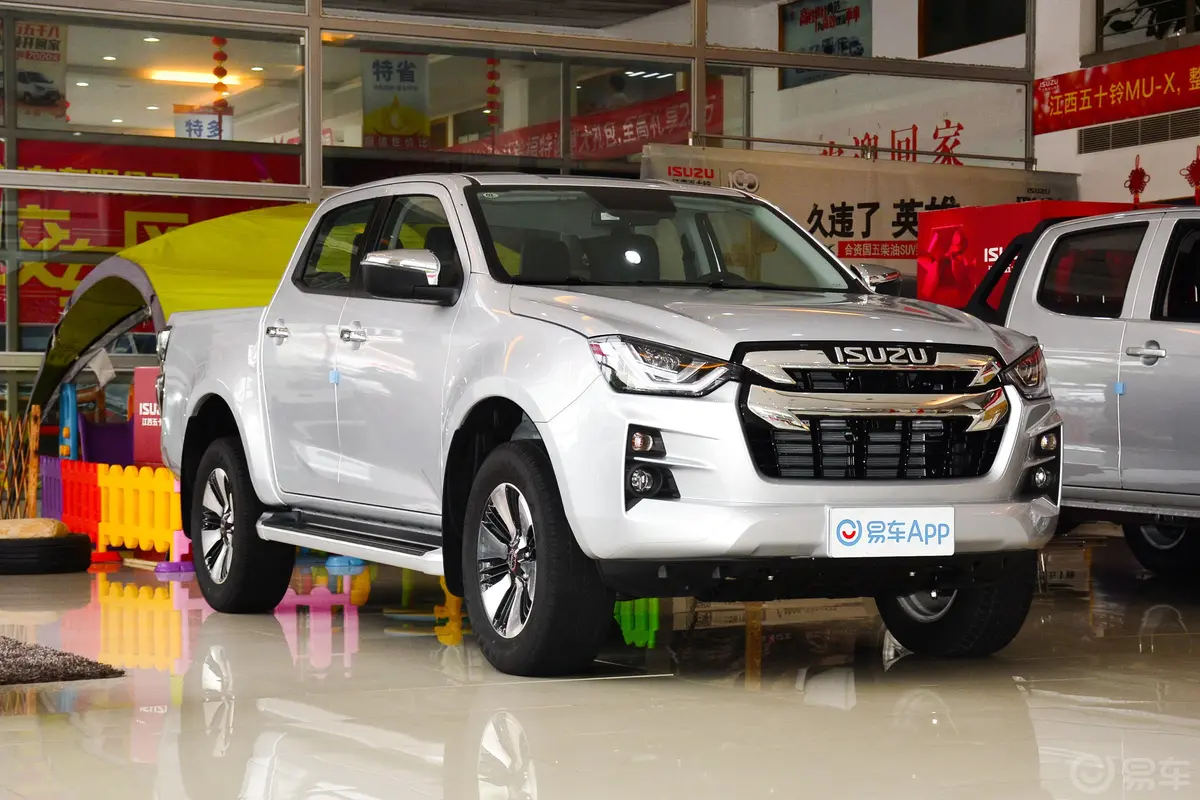 D-MAX1.9T 自动两驱Global悍动型胎压信息铭牌