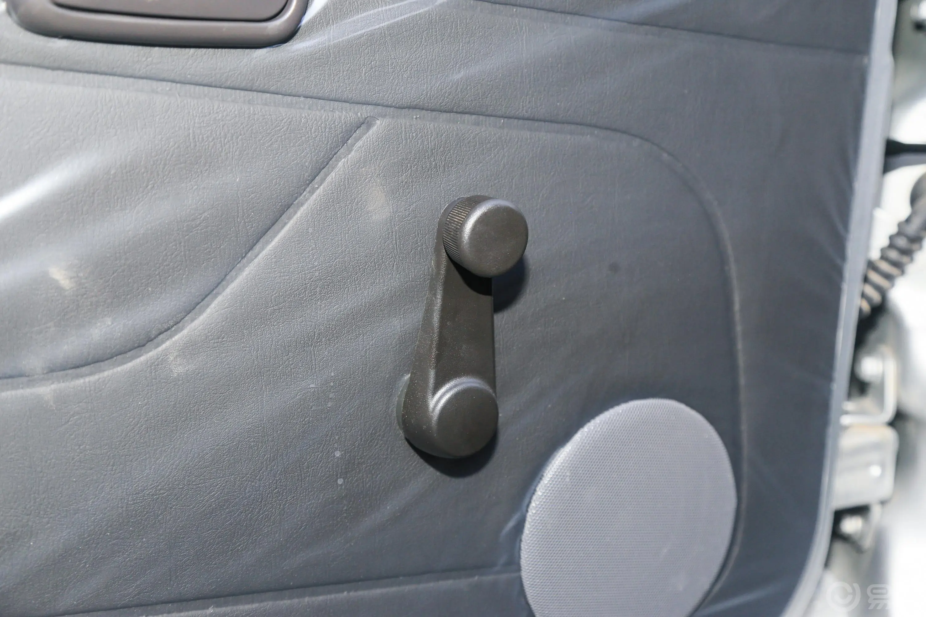 五菱荣光小卡1.5L 单排标准型空调版 2座车窗调节整体