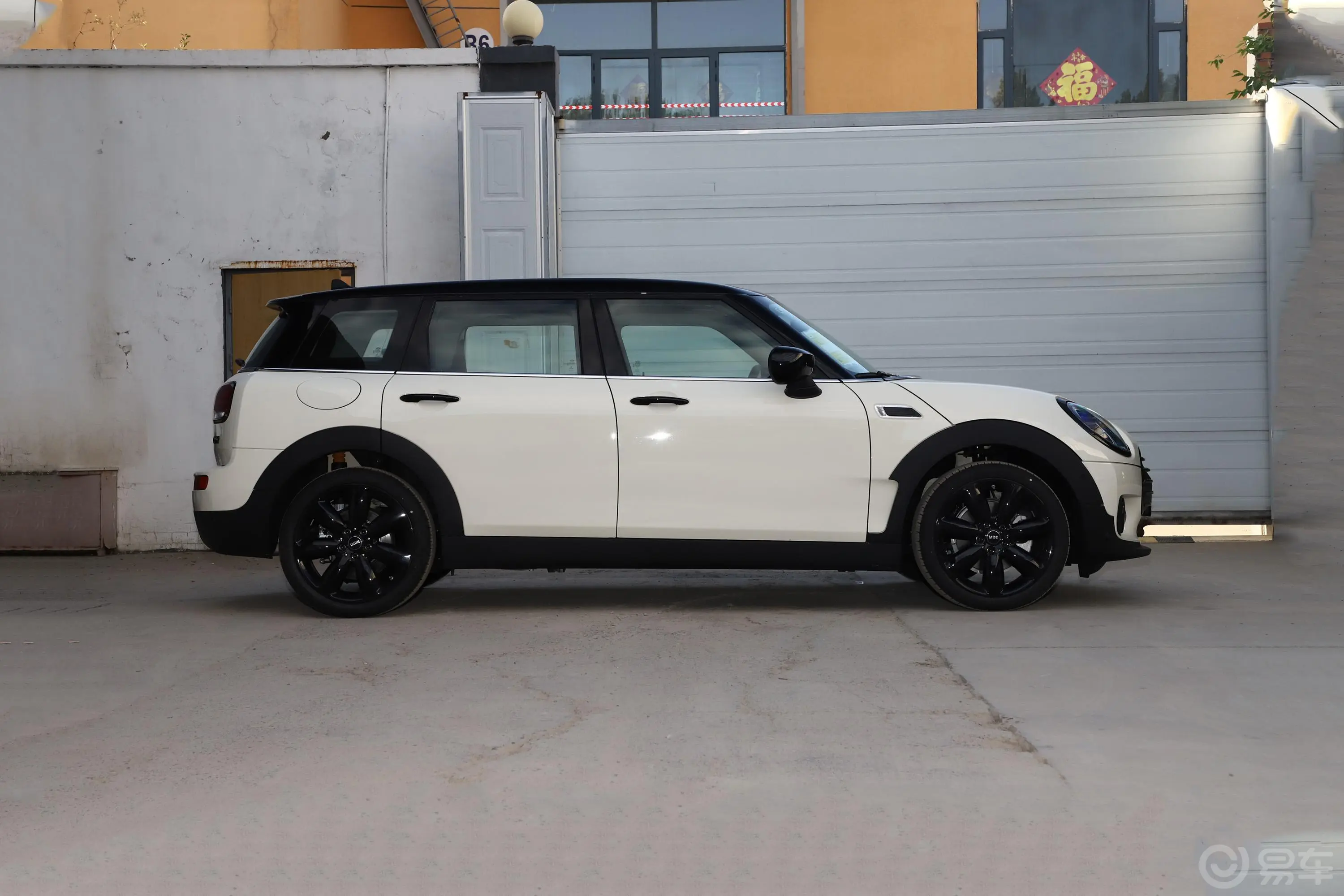 MINI CLUBMAN1.5T COOPER 鉴赏家正侧车头向右水平