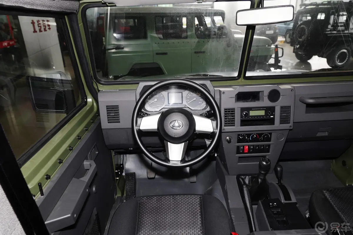 勇士改款 2.4T 手动 四驱 三门短轴汽油版 国VI驾驶位区域