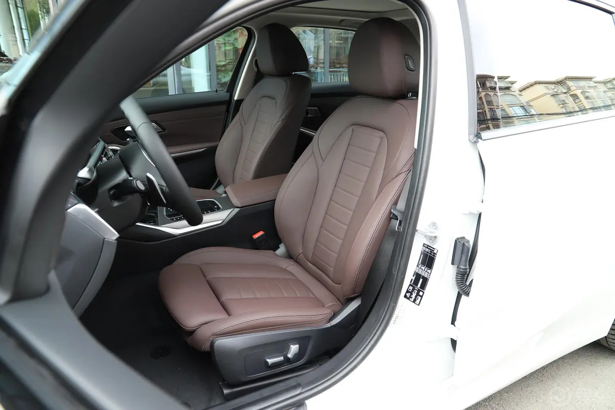 宝马3系改款2 330Li xDrive M运动曜夜套装驾驶员座椅