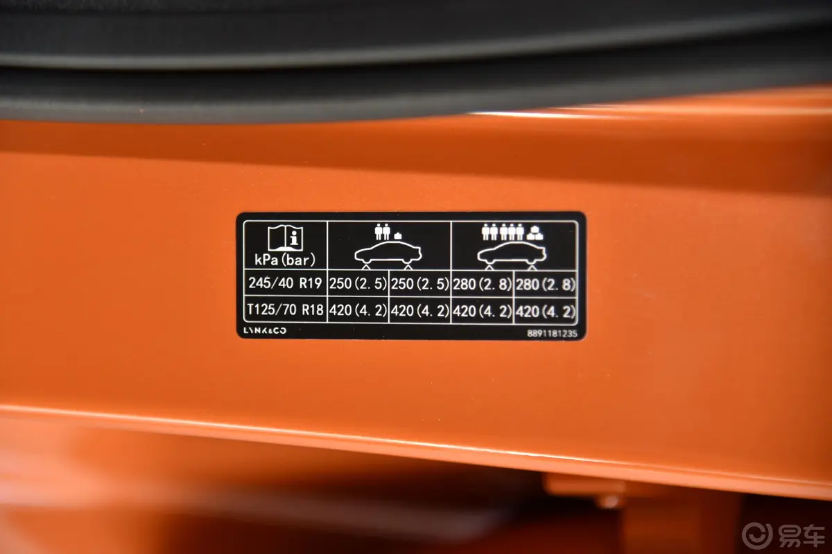 领克02 Hatchback2.0TD 自动Halo驾控套件版胎压信息铭牌