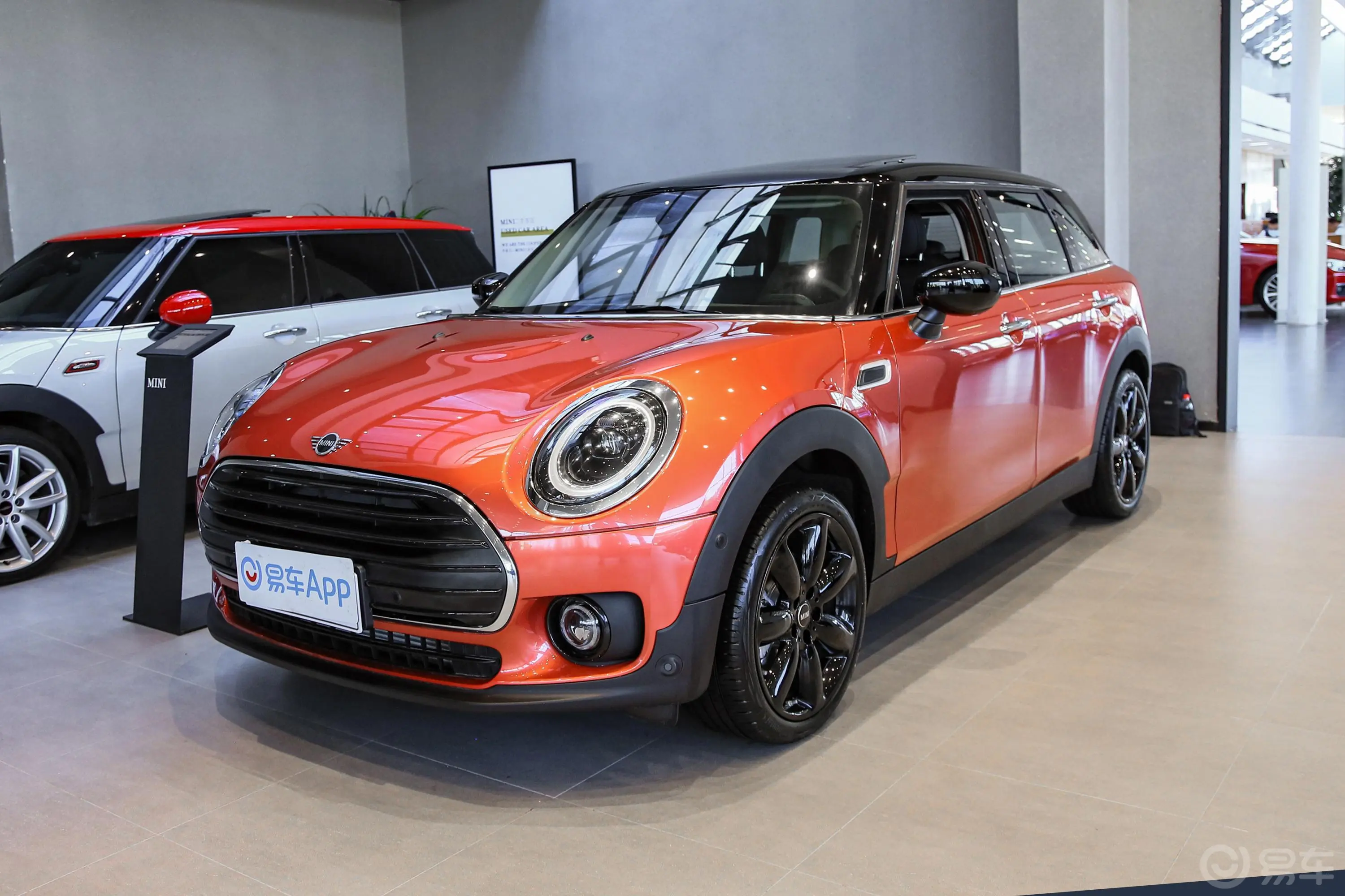 MINI CLUBMAN1.5T COOPER侧前45度车头向左水平