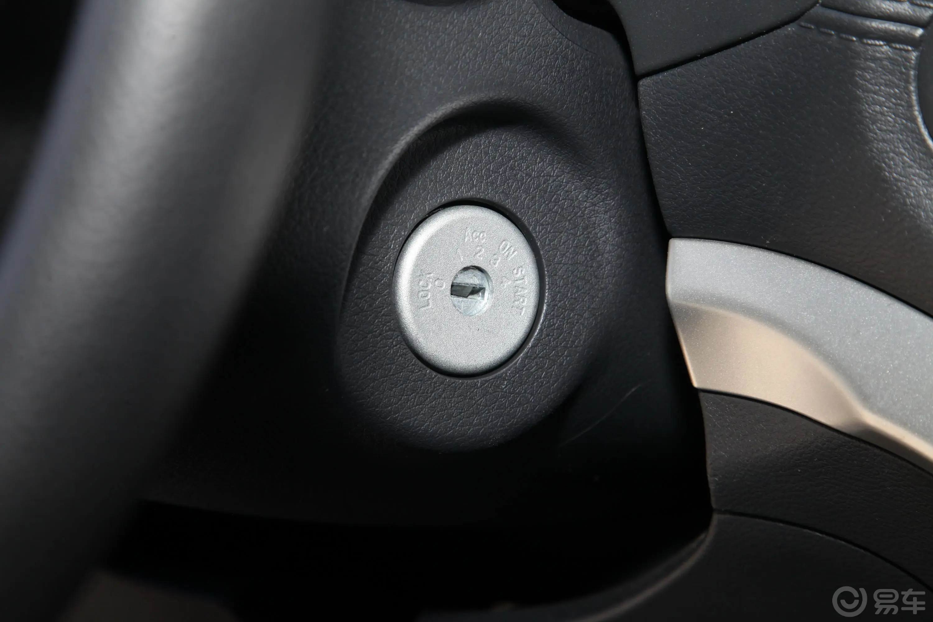 锐骐62.4L 手动四驱长货箱标准版 汽油钥匙孔或一键启动按键