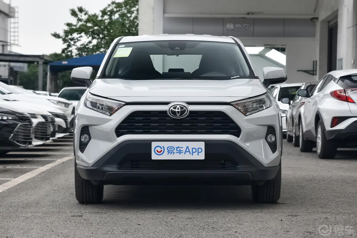 RAV4荣放2.0L CVT 两驱 都市版外观