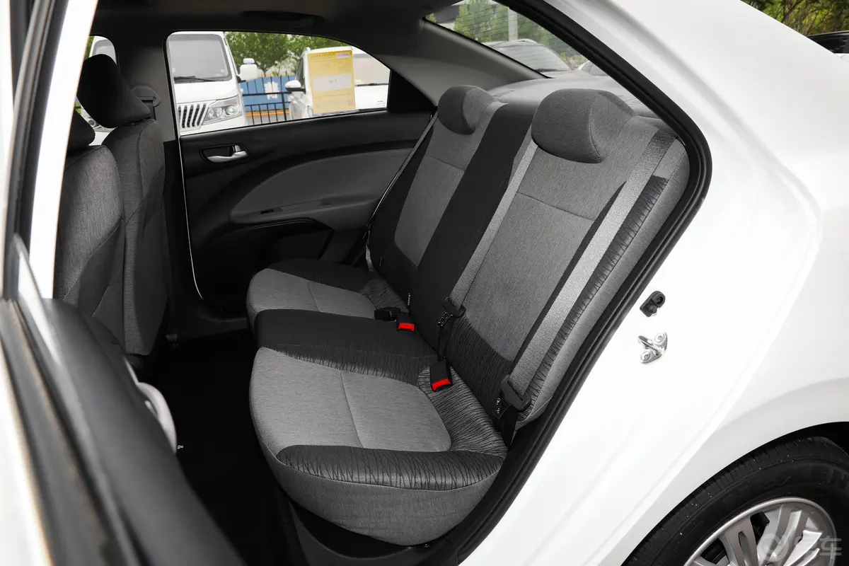 焕驰改款 1.4L 自动 舒适天窗版后备厢开启45度侧拍