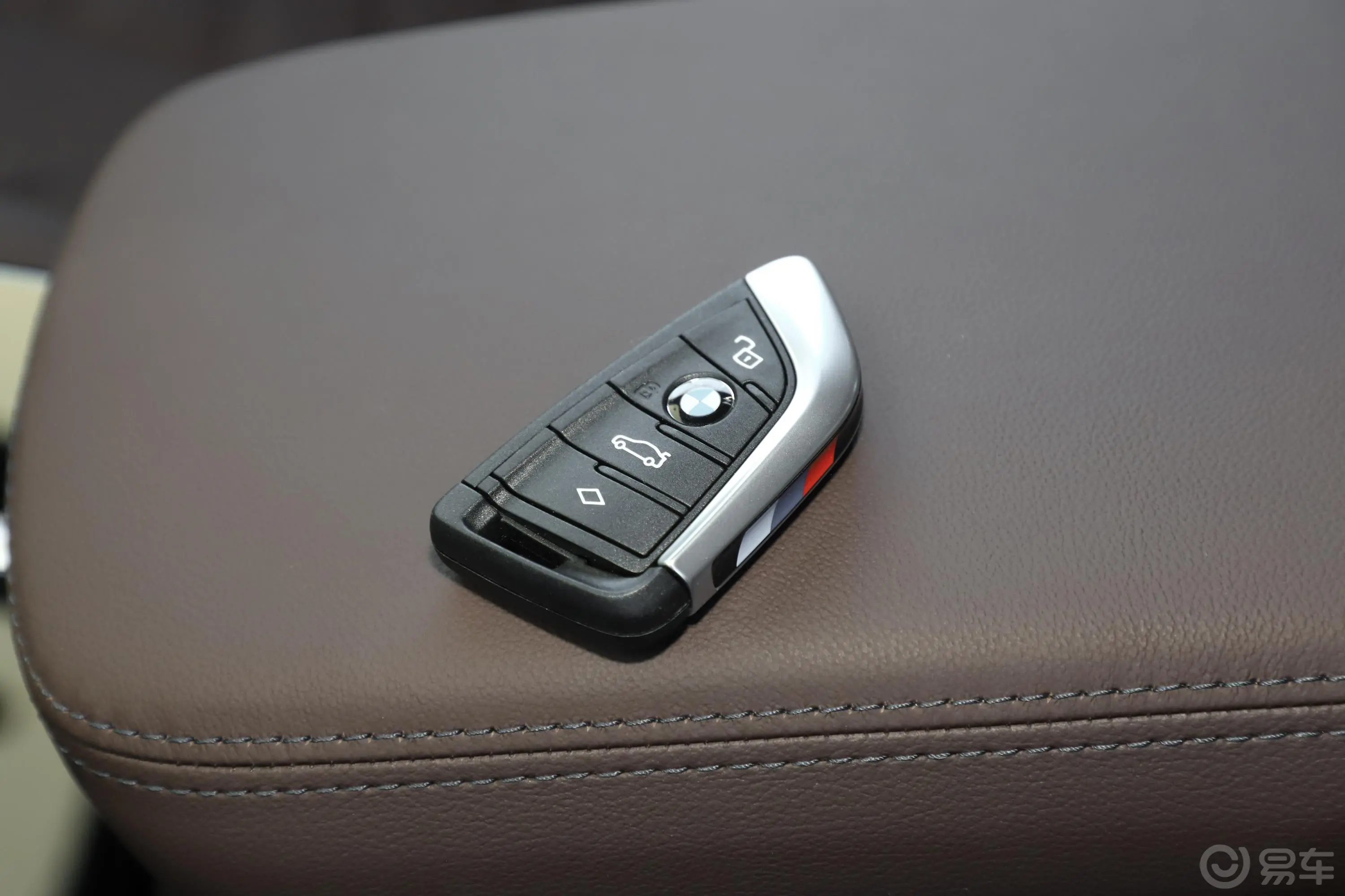宝马X4改款 xDrive 25i M运动曜夜套装钥匙正面