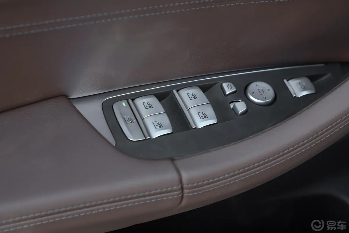 宝马X4改款 xDrive 25i M运动曜夜套装车窗调节整体