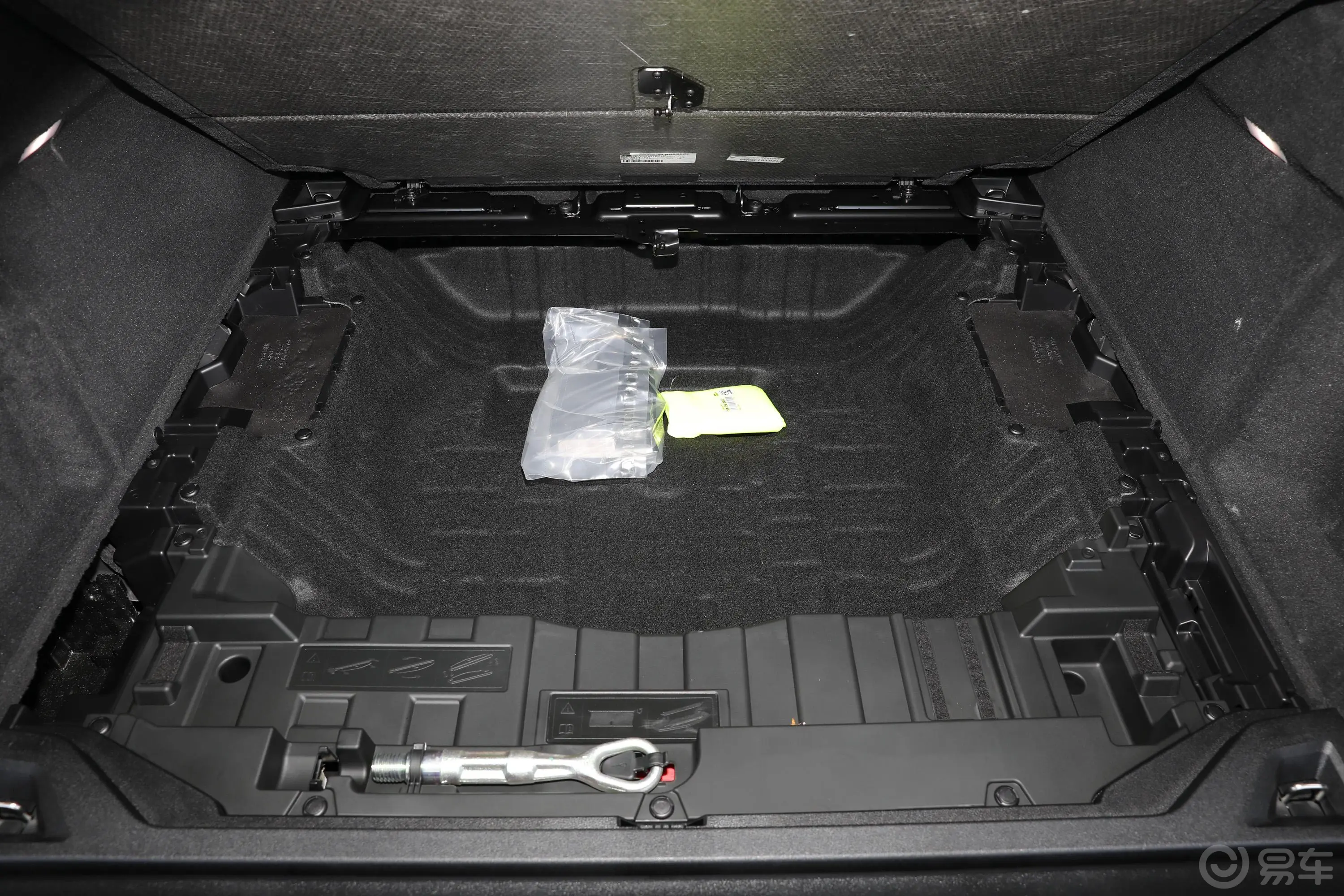 宝马X5(进口)改款 xDrive40i 尊享型 M运动套装随车工具