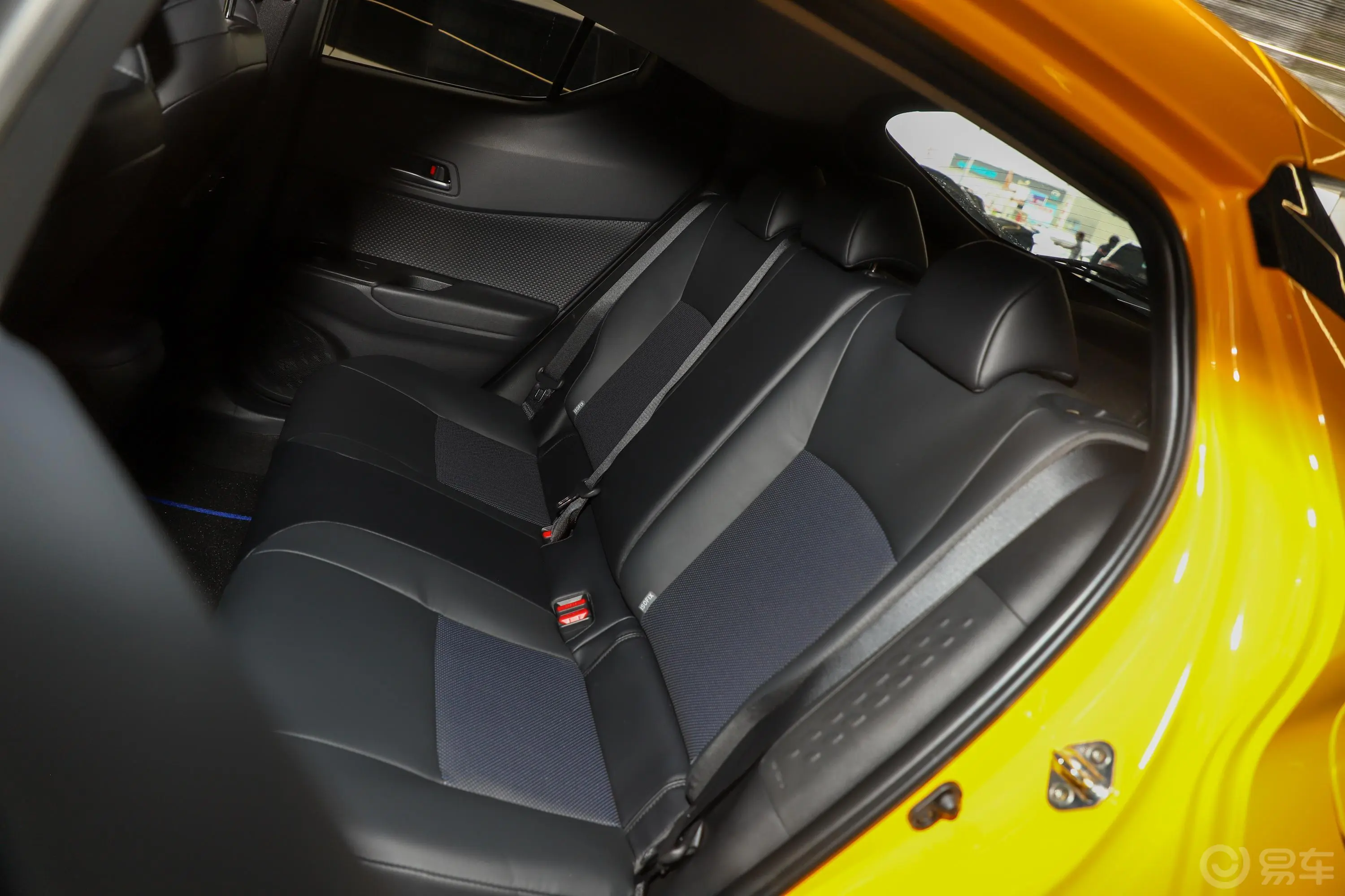 丰田C-HR双擎 2.0L 豪华版后排座椅