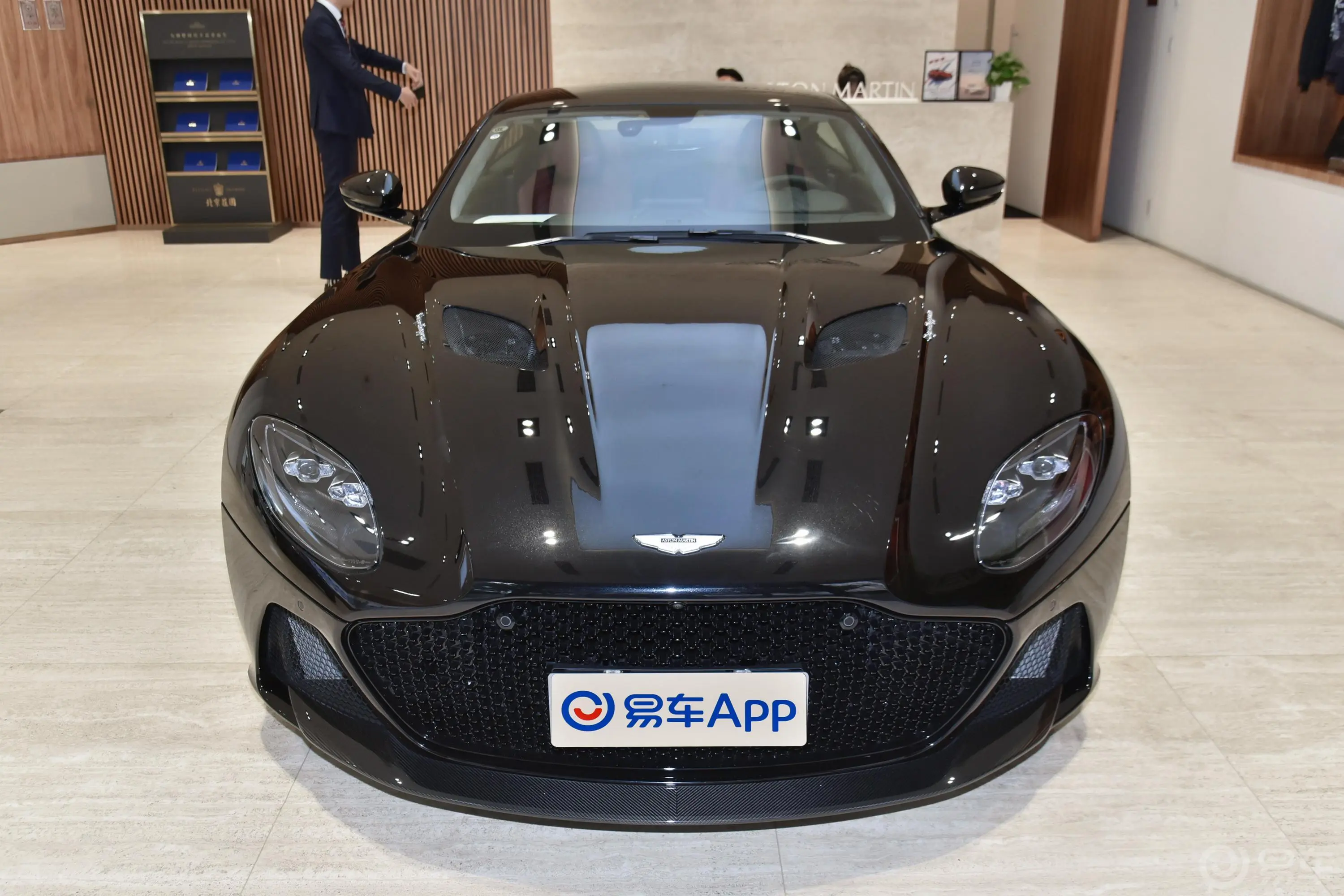 阿斯顿·马丁DBSDBS Superleggera V12 Coupe正前水平