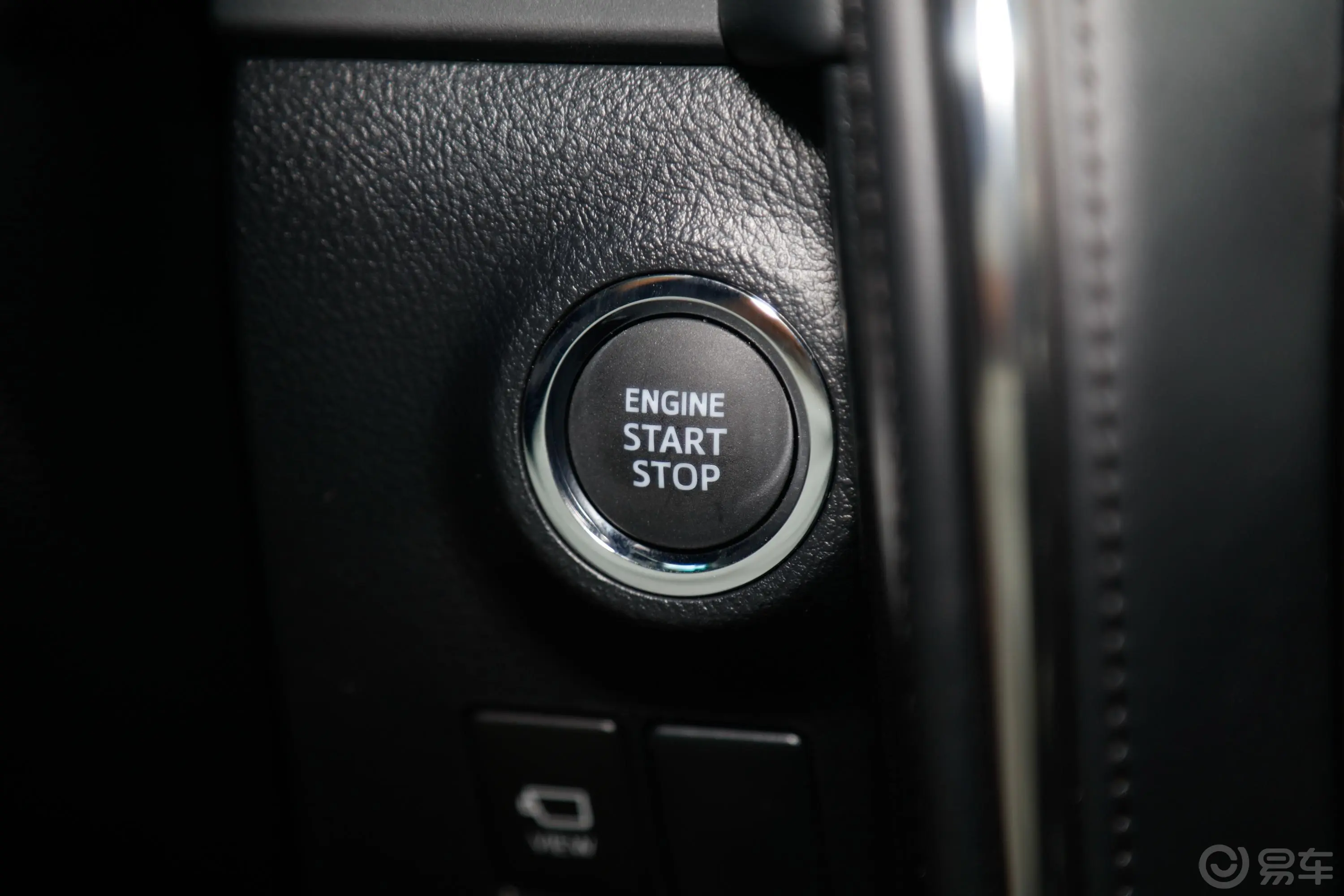 雷克萨斯LM350 欧规版钥匙孔或一键启动按键