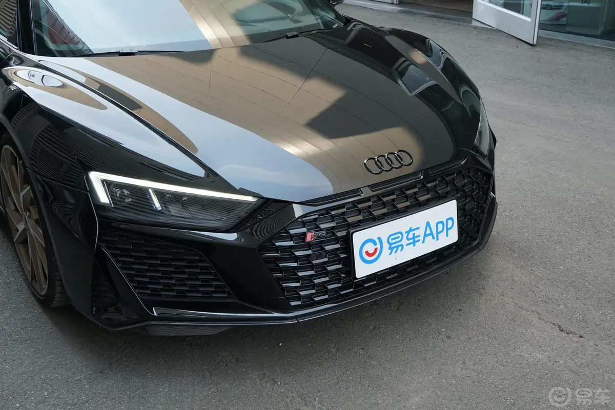 奥迪R8R8 V10 Coupe Performance前格栅侧俯拍