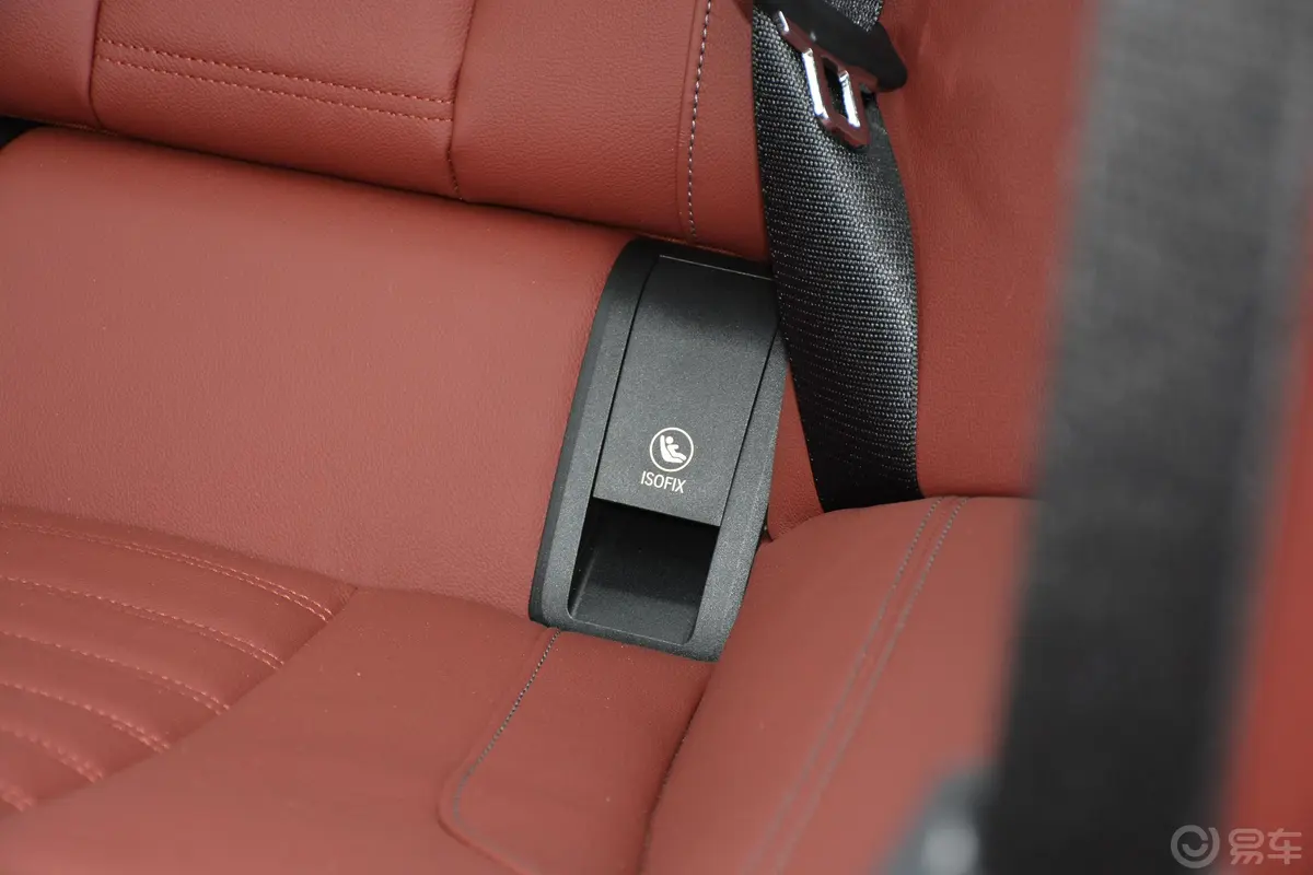 宝马4系改款 双门轿跑车 430i M运动曜夜套装儿童座椅接口