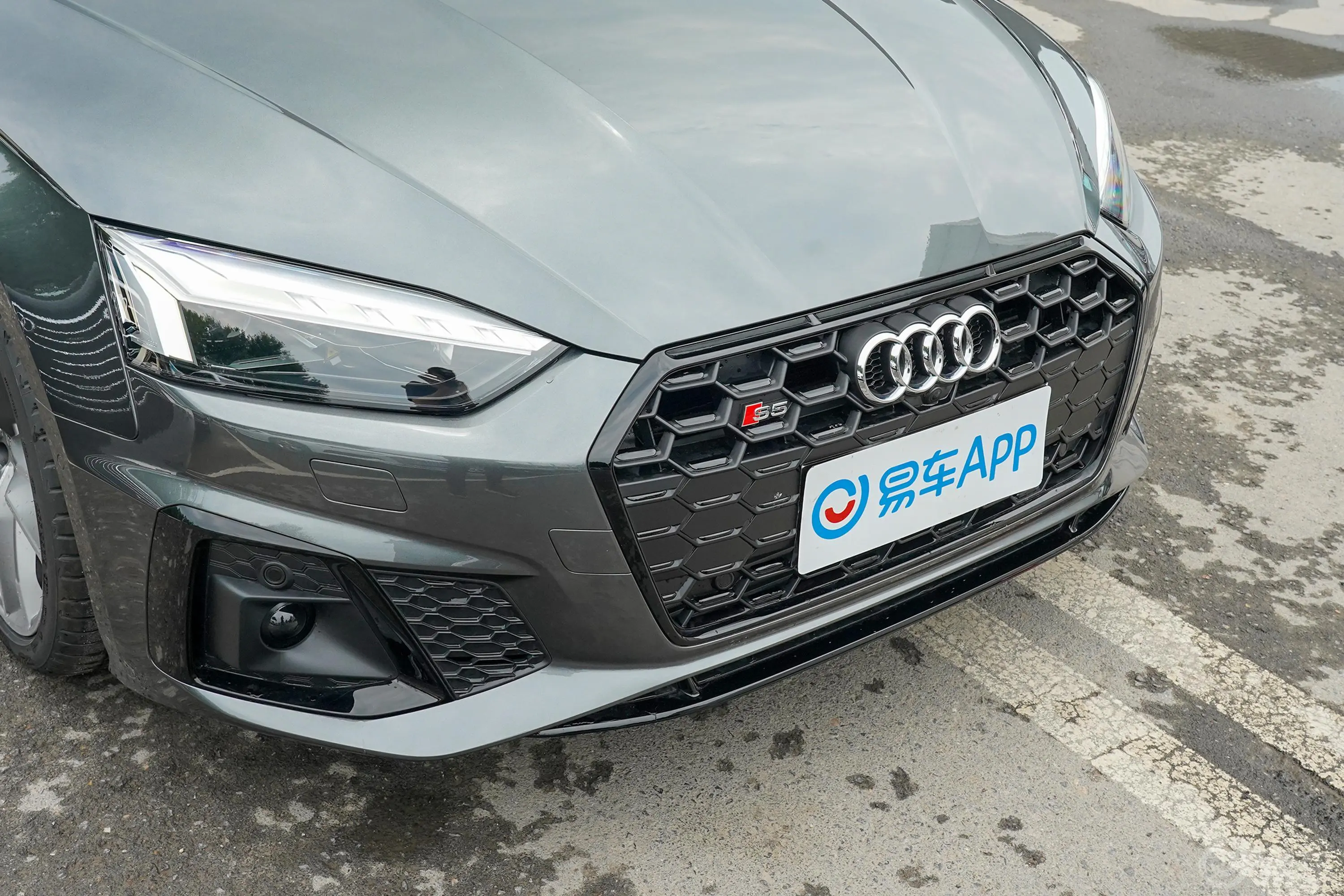 奥迪S53.0T Sportback前格栅侧俯拍