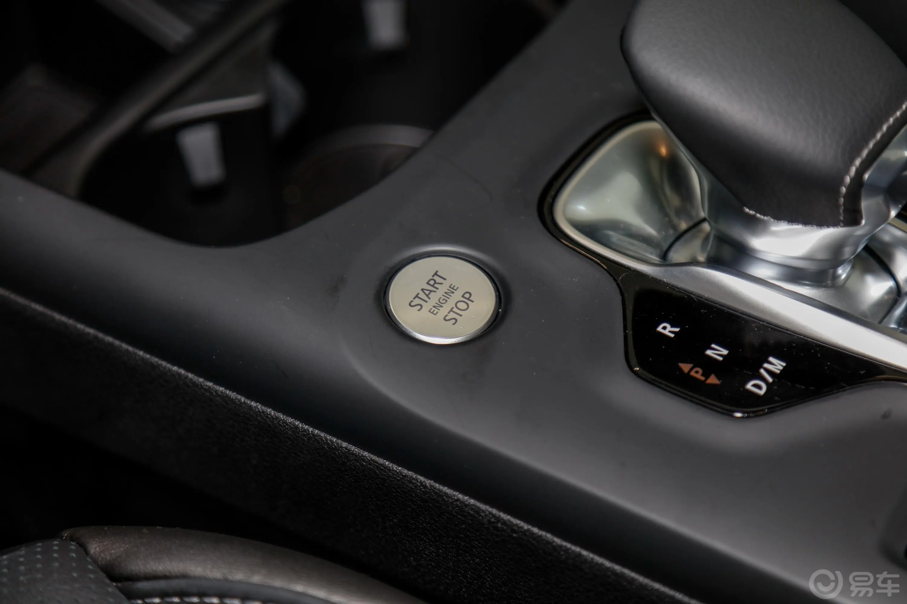 英菲尼迪QX50改款 2.0T 四驱 领航版钥匙孔或一键启动按键